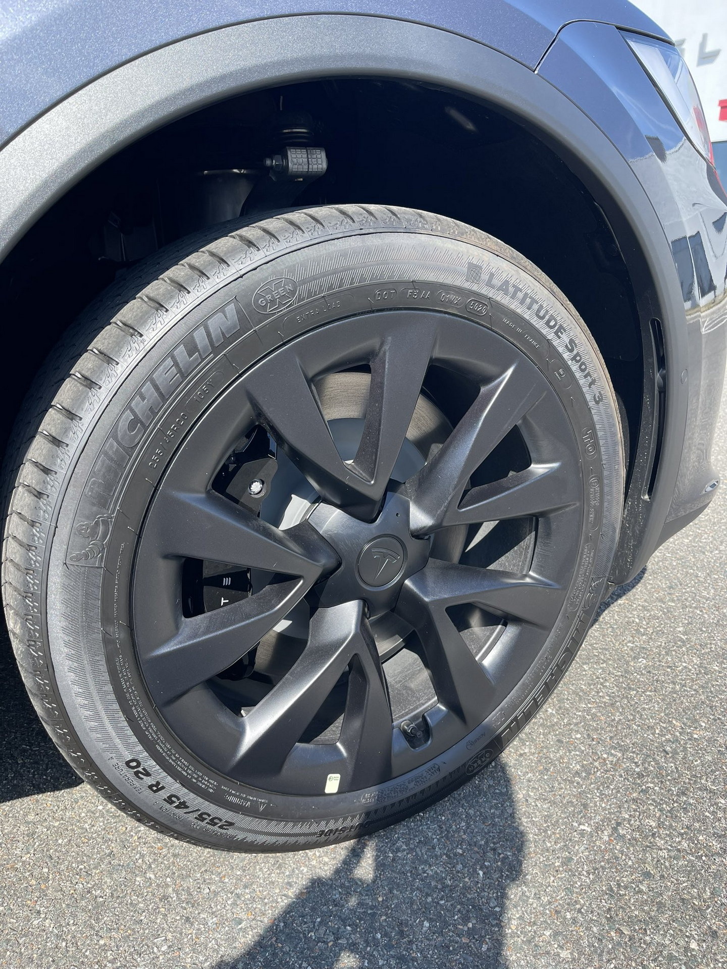 Tesla Delivered A Brand New $131k Model X Plaid With Mismatched Tires