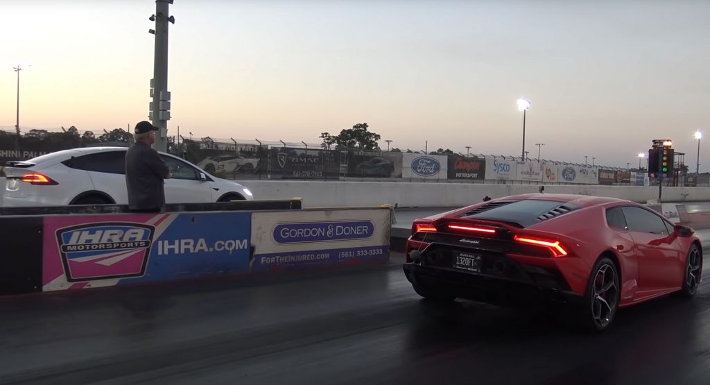  Lamborghini Huracan Evo Tries Its Best To Keep Up With A Tesla Model X Plaid