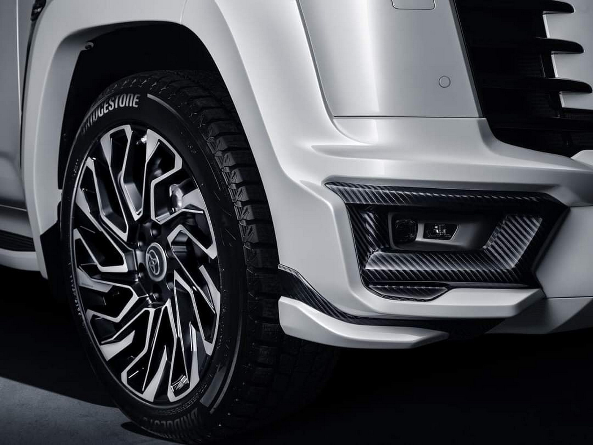 Tuned Widebody 2022 Toyota Land Cruiser 300 Has Its Wires Confused