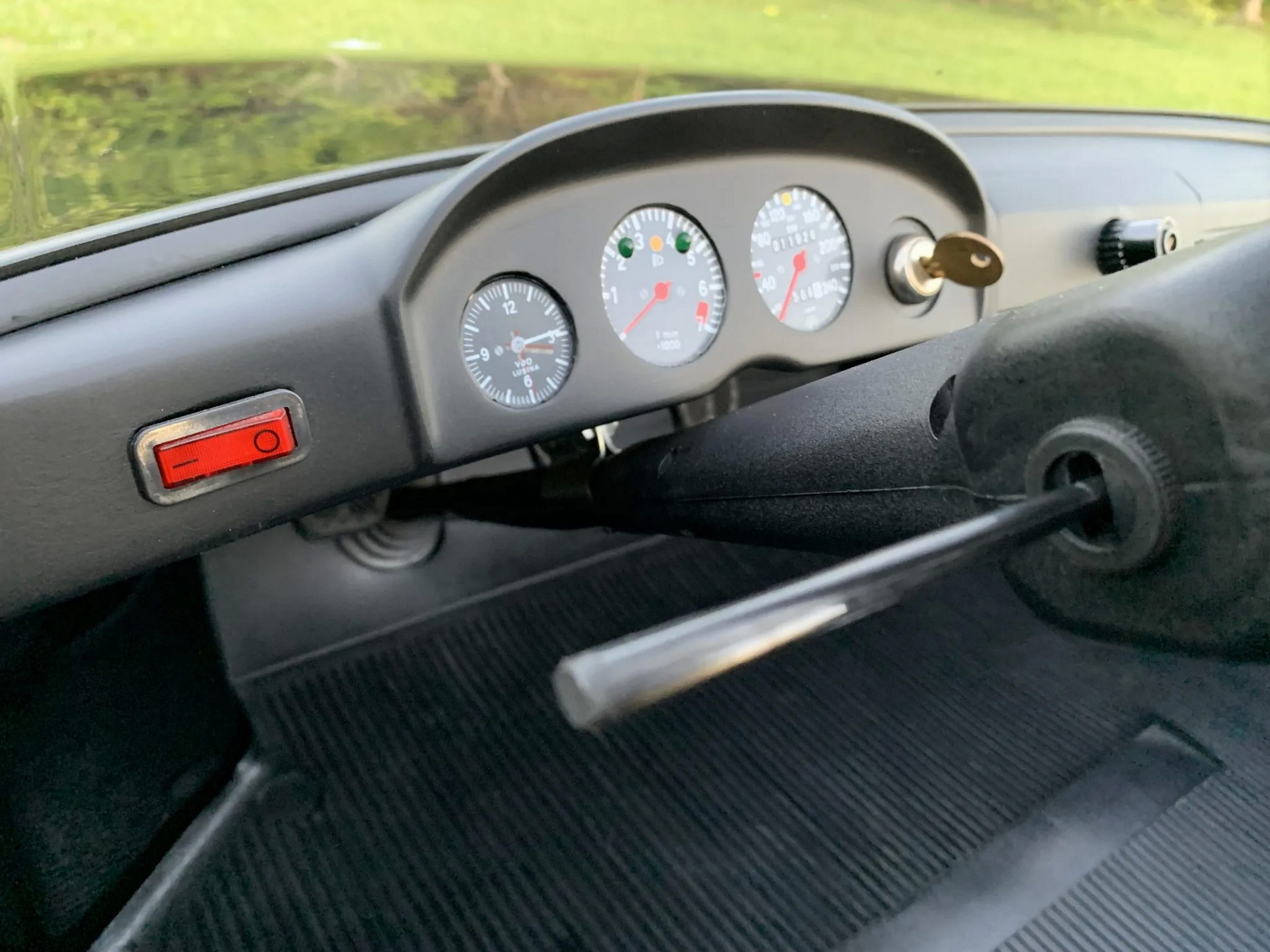 This Mercedes 500 SL Made In The ’90s Features Three-Pedals But Only 97CCs Of Engine