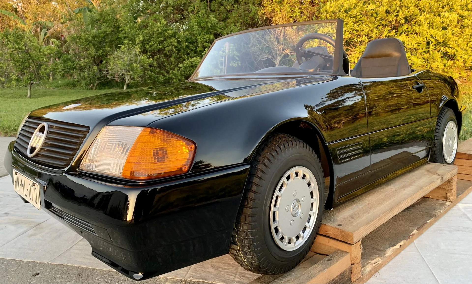 This Mercedes 500 SL Made In The ’90s Features Three-Pedals But Only 97CCs Of Engine