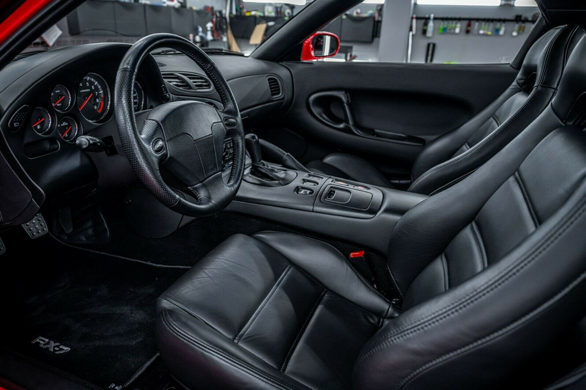 Single-Owner 1992 Mazda RX-7 Has Never Been Driven Outside, Comes With A €159,000 Price Tag