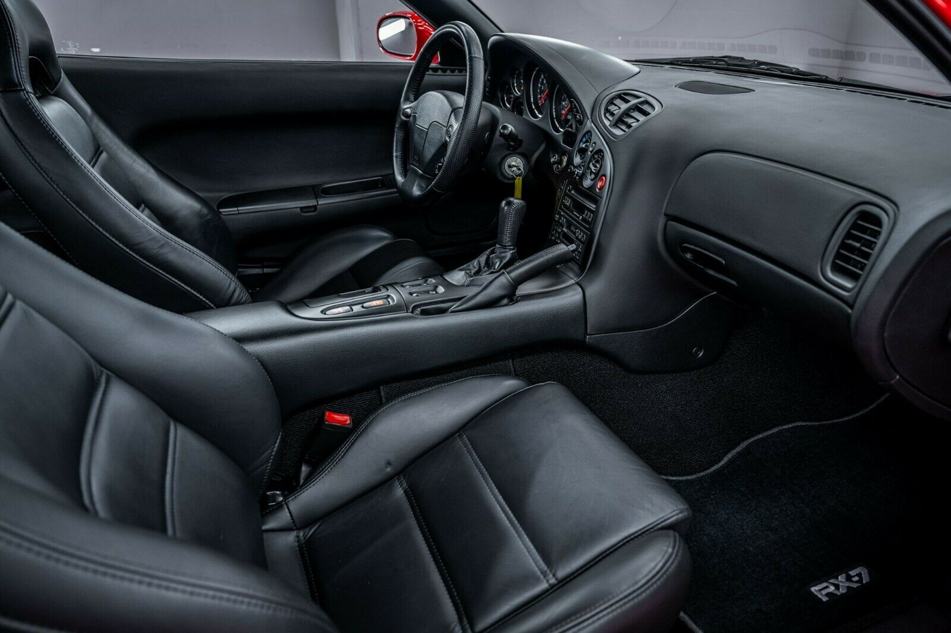 Single-Owner 1992 Mazda RX-7 Has Never Been Driven Outside, Comes With A €159,000 Price Tag