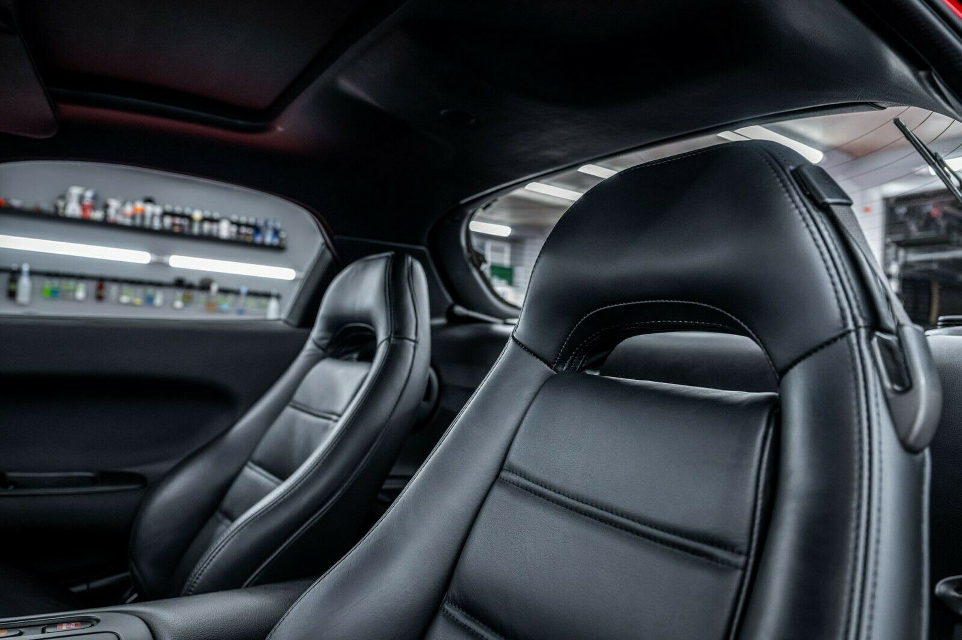 Single-Owner 1992 Mazda RX-7 Has Never Been Driven Outside, Comes With A €159,000 Price Tag