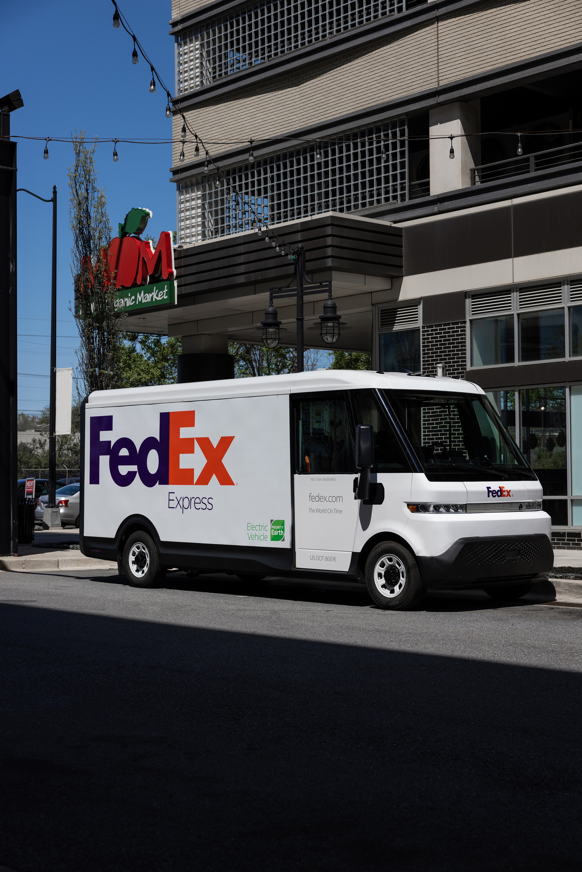 BrightDrop Zevo 600 Sets World Record As First Electric Delivery Vehicle To Make 260-Mile Journey On Single Charge