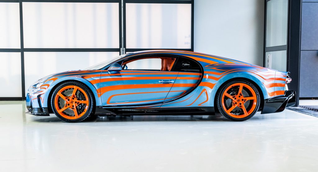  Waves Of Light Dance Along The Body Of This Flamboyant Bugatti Chiron Super Sport