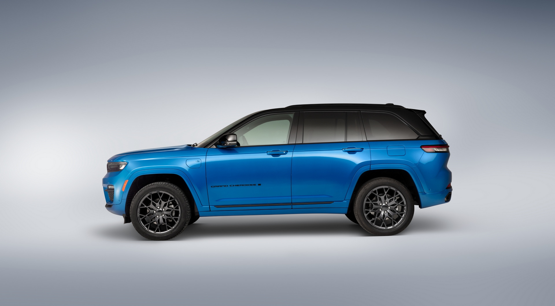 Jeep Gets Smurfy In NY With New Grand Cherokee High Altitude 4xe Package And Hydro Blue Color Option