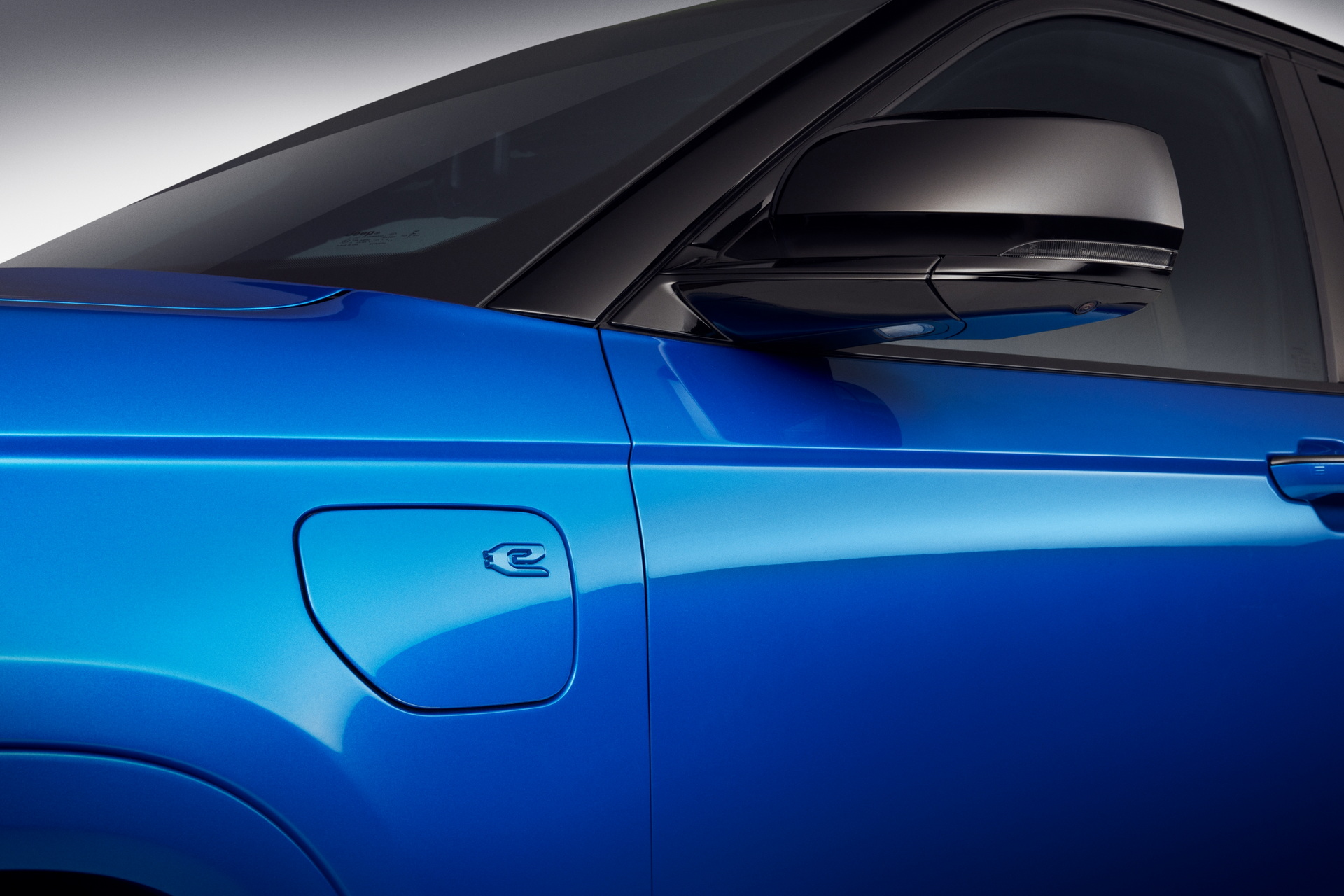 Jeep Gets Smurfy In NY With New Grand Cherokee High Altitude 4xe Package And Hydro Blue Color Option