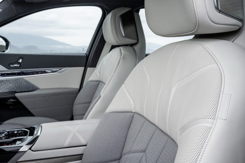 2023 BMW 7-Series Gets Model's First EV Variant And 31-Inch Widescreen TV  For Rear Passengers | Carscoops