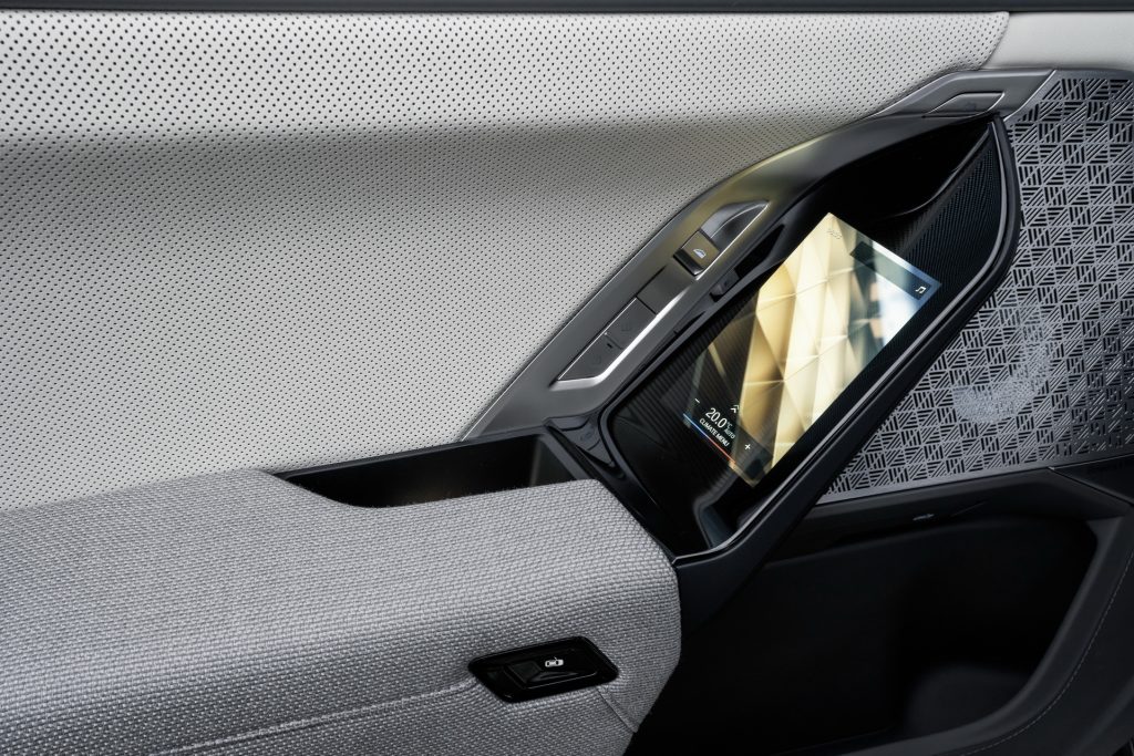 2023 BMW 7-Series Gets Model's First EV Variant And 31-Inch Widescreen TV  For Rear Passengers | Carscoops