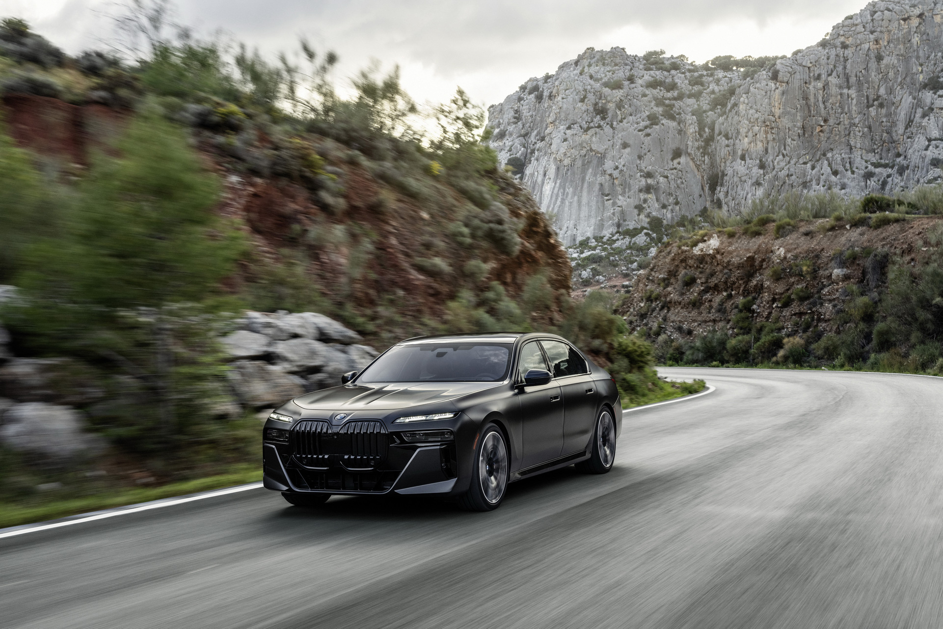 2023 BMW 7-Series Gets Model’s First EV Variant And 31-Inch Widescreen TV For Rear Passengers