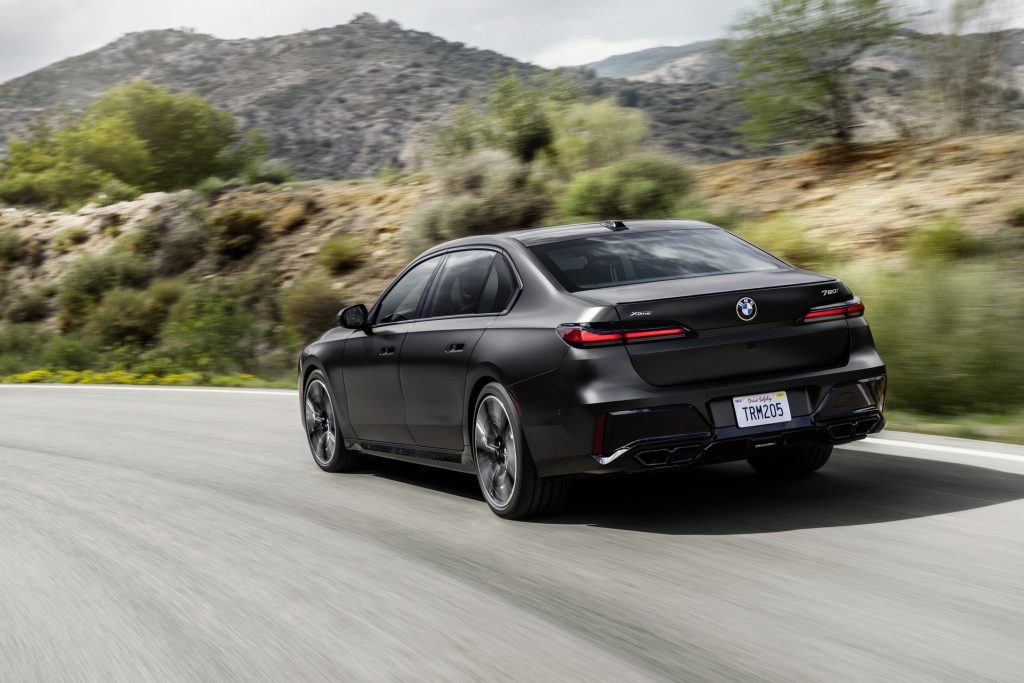 2023 BMW 7-Series Gets Model's First EV Variant And 31-Inch Widescreen TV  For Rear Passengers | Carscoops