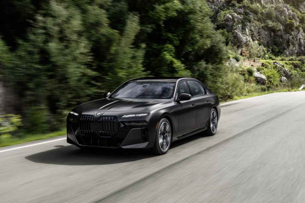2023 BMW 7-Series Gets Model's First EV Variant And 31-Inch Widescreen TV  For Rear Passengers | Carscoops