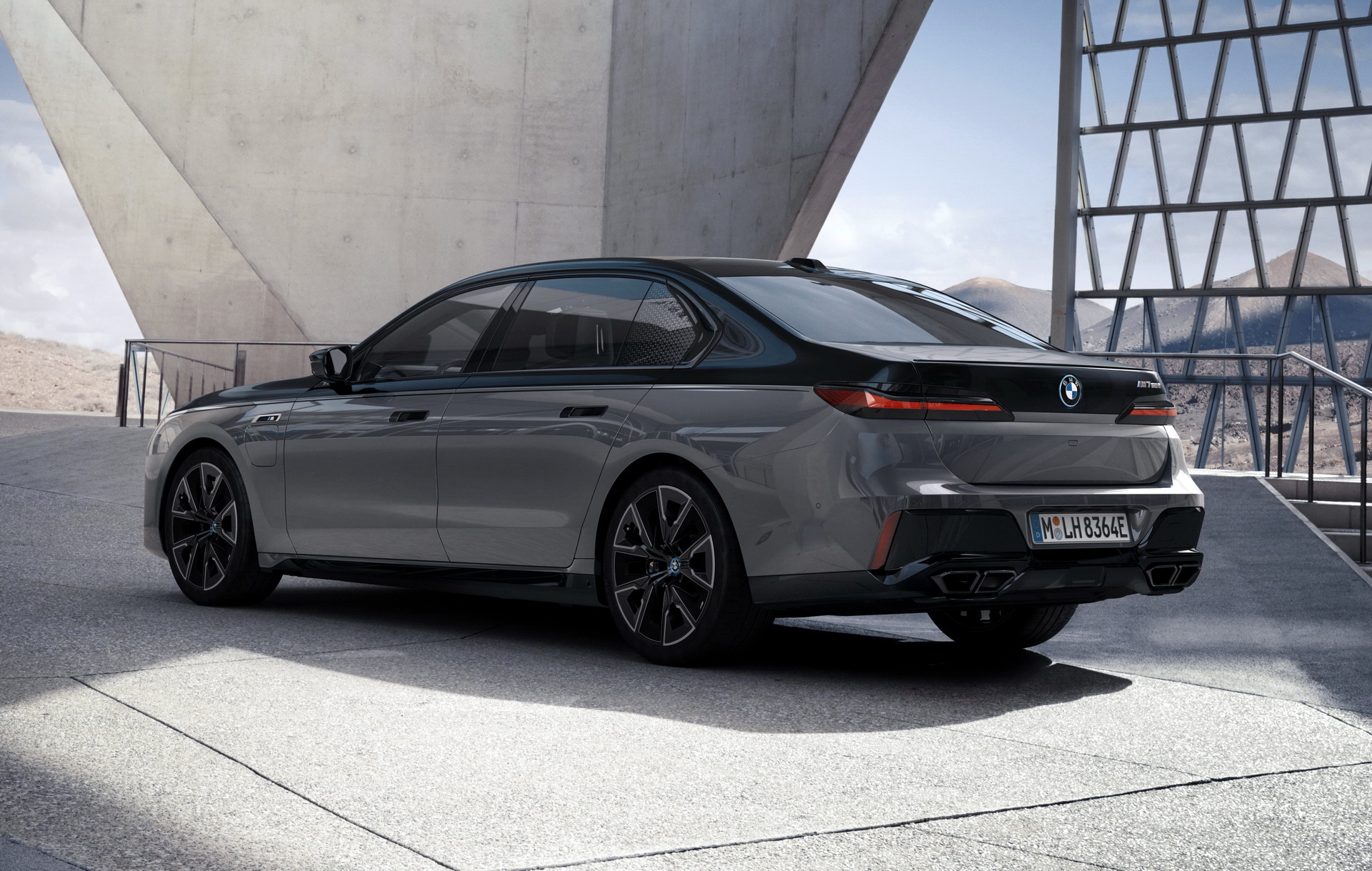 New BMW M760e And i7 M70 xDrive Performance Models Coming In 2023 With Up To 600 HP
