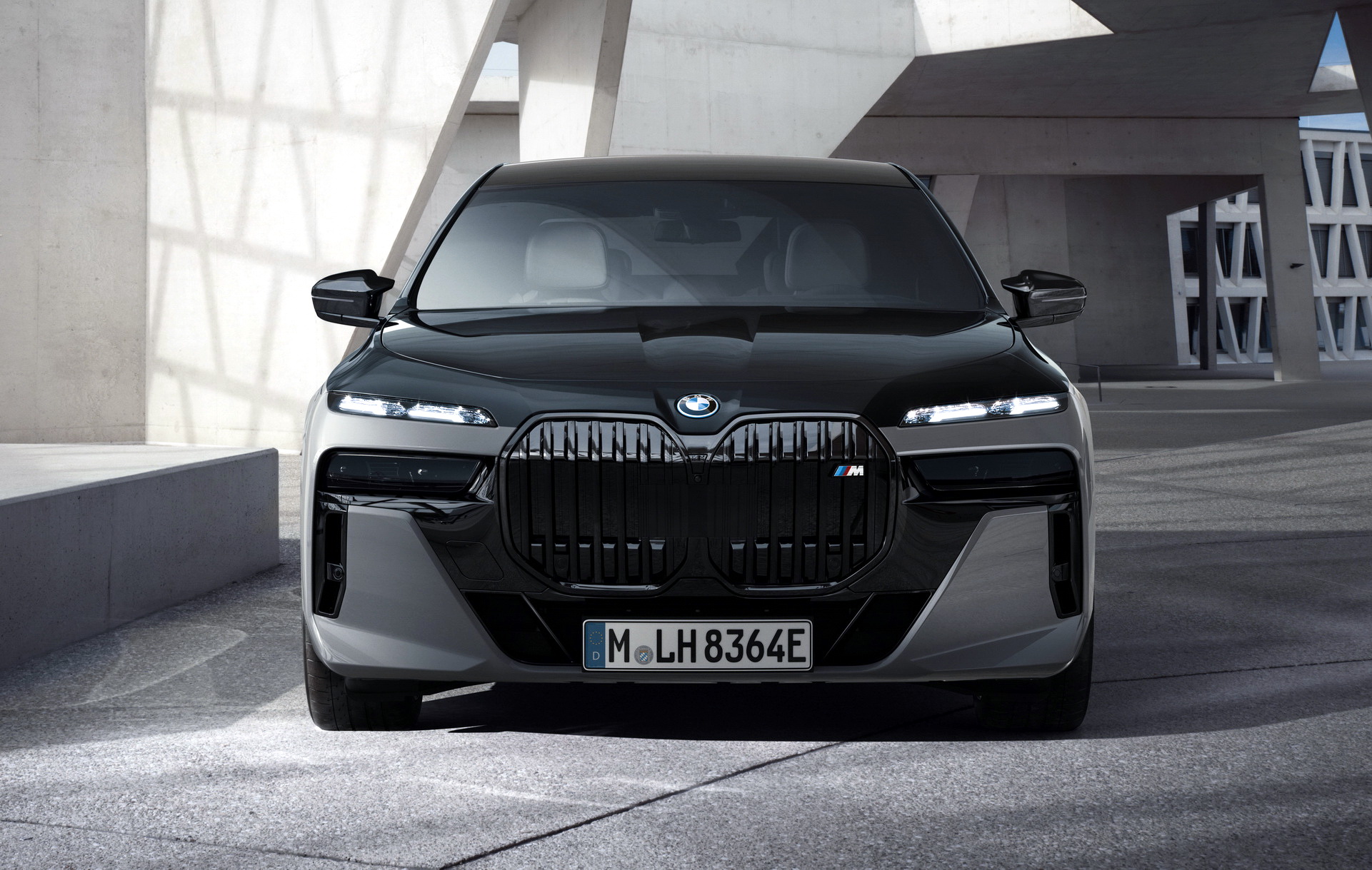 New BMW M760e And i7 M70 xDrive Performance Models Coming In 2023 With Up To 600 HP