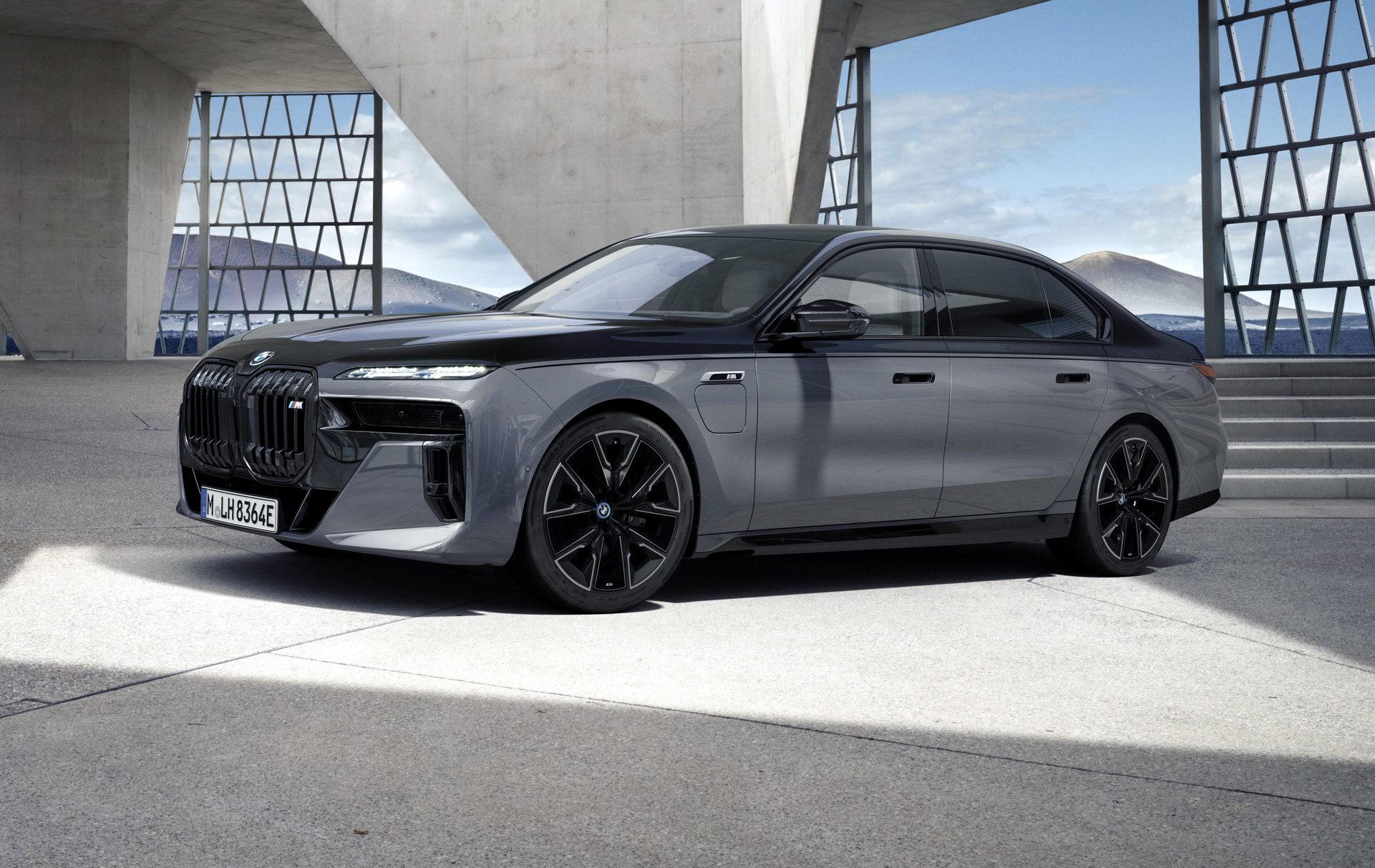 New BMW M760e And i7 M70 xDrive Performance Models Coming In 2023 With Up To 600 HP