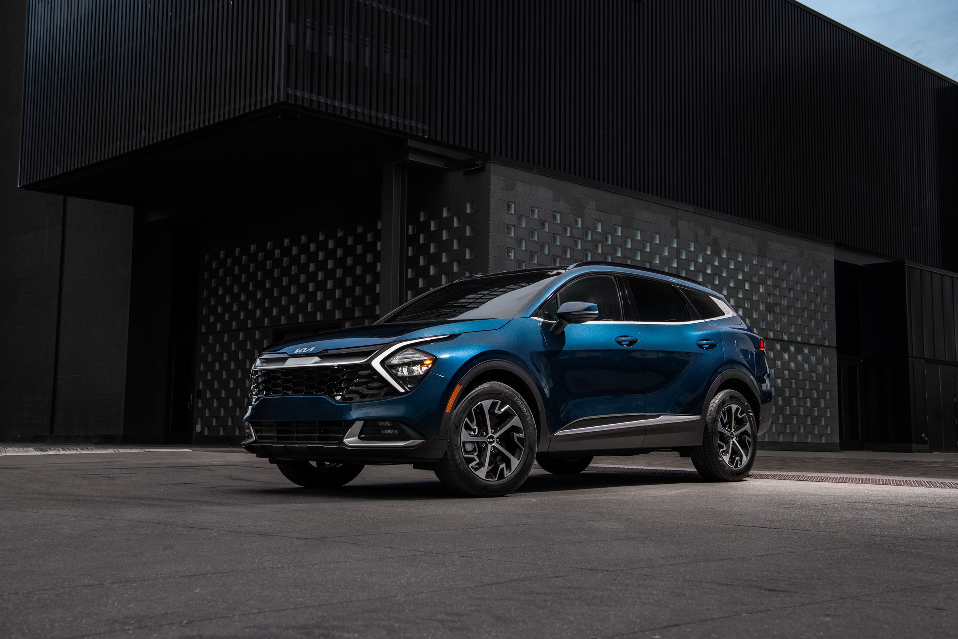 2023 Kia Sportage Hybrid Undercuts Toyota Rav4 Hybrid By Nearly $1,800