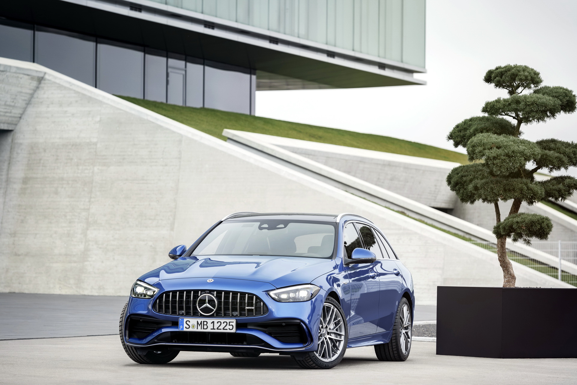 2023 Mercedes-AMG C43 4Matic Loses V6 But Gets 402HP Kick From 4-Cyl Electric Turbo