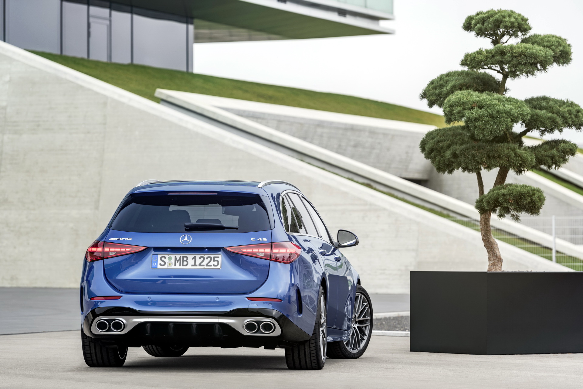 2023 Mercedes-AMG C43 4Matic Loses V6 But Gets 402HP Kick From 4-Cyl Electric Turbo