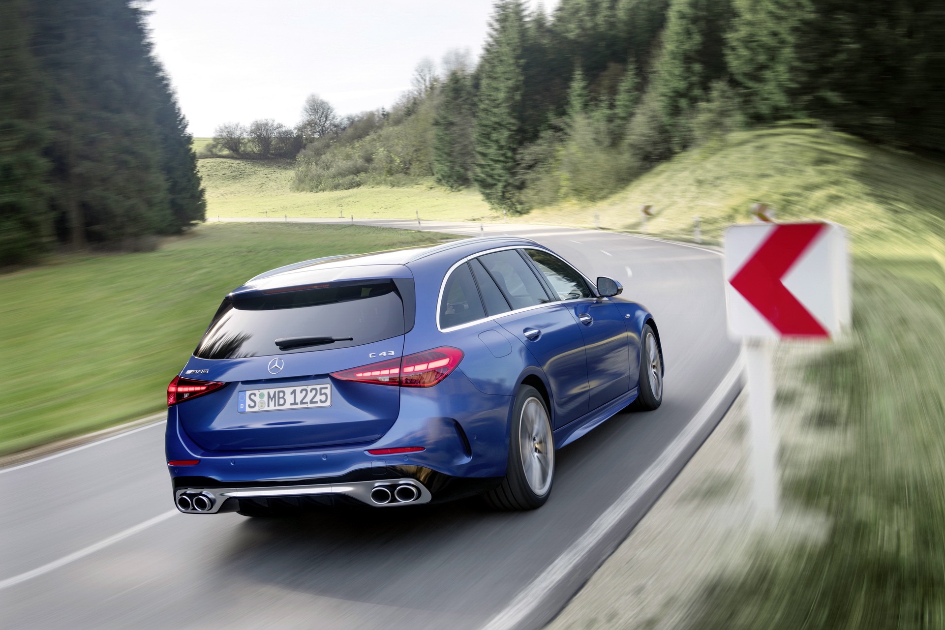 2023 Mercedes-AMG C43 4Matic Loses V6 But Gets 402HP Kick From 4-Cyl Electric Turbo