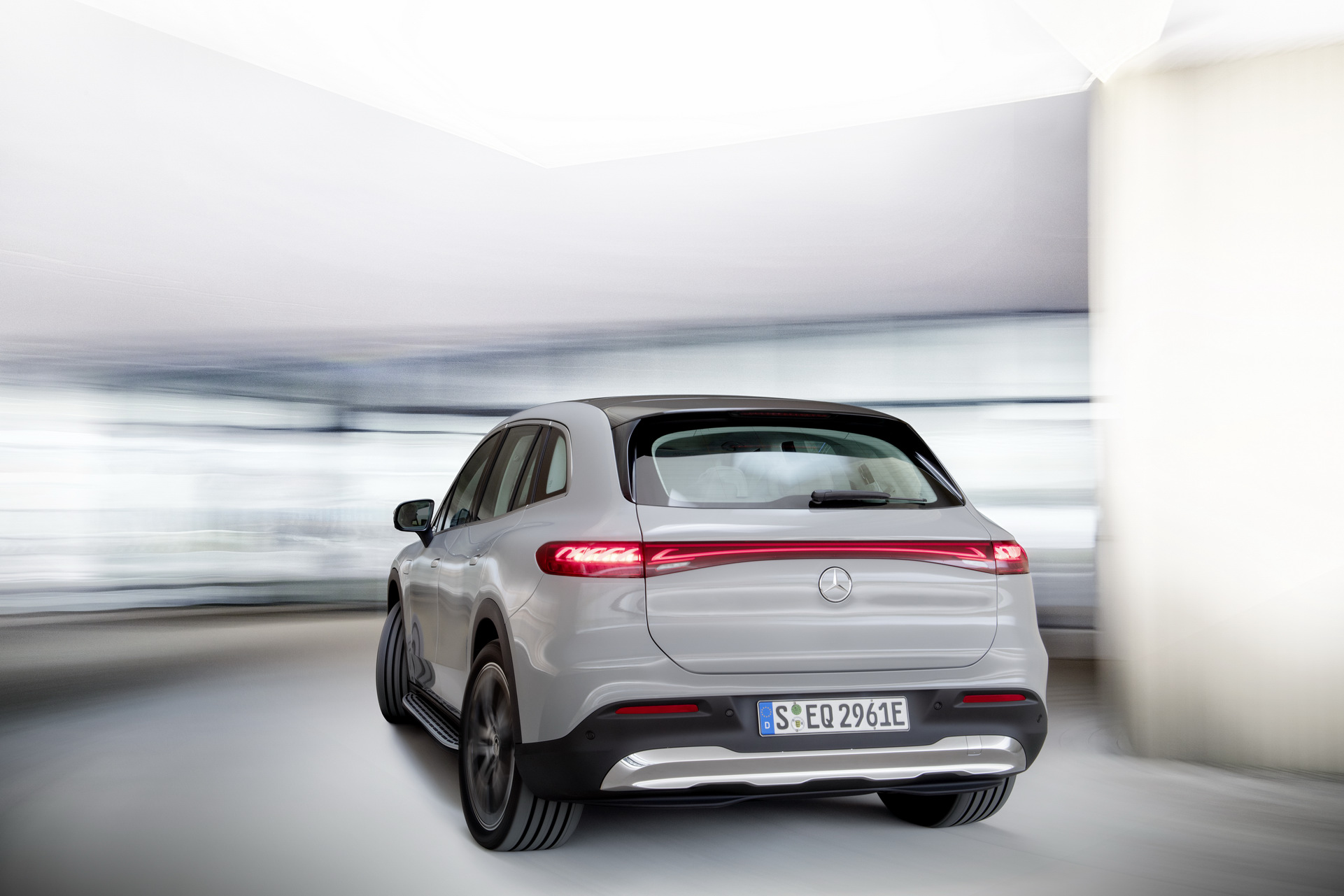 2023 Mercedes-Benz EQS SUV Looks Like The New All-Electric Luxury King Of Its Class