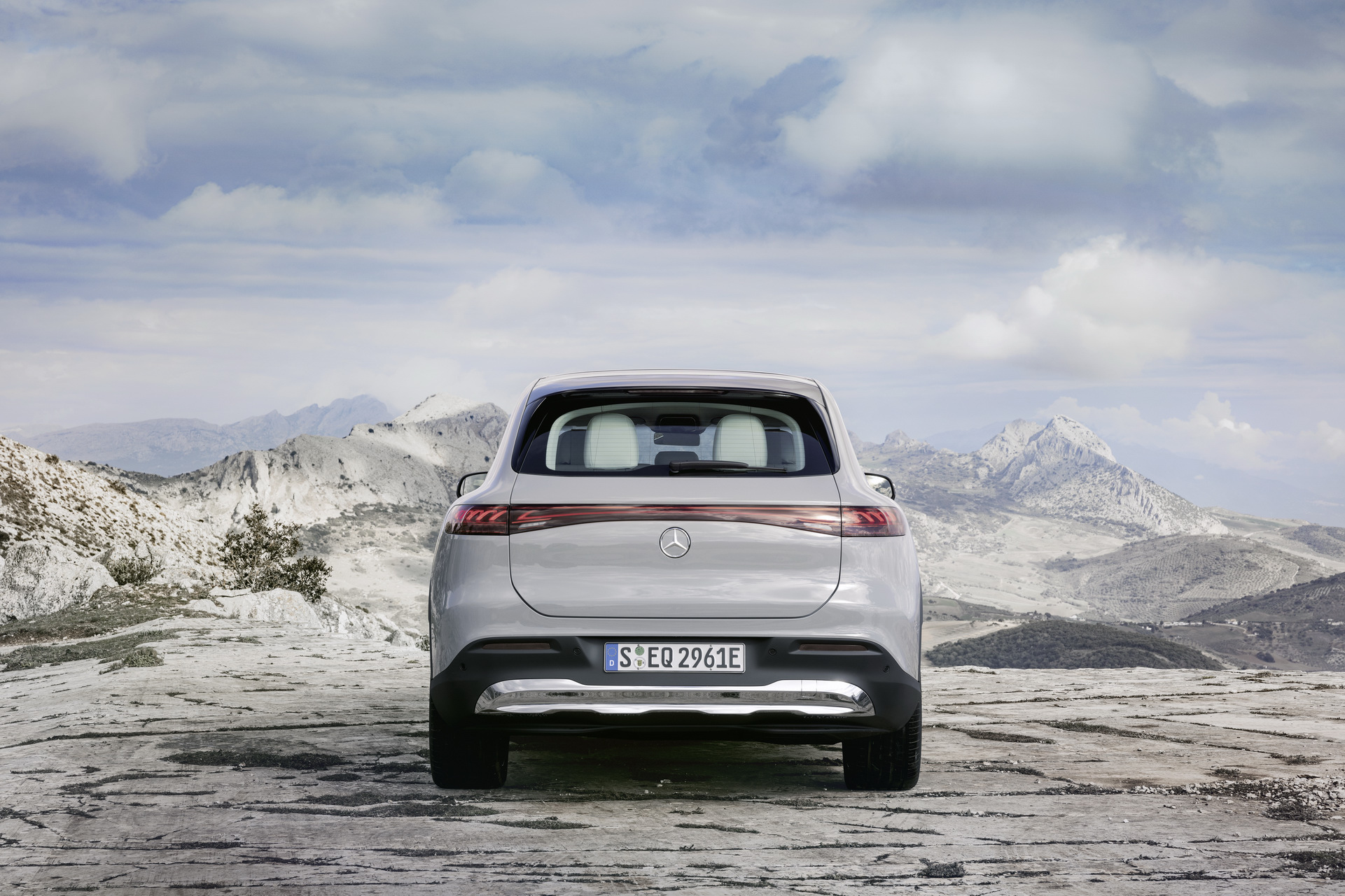 2023 Mercedes-Benz EQS SUV Looks Like The New All-Electric Luxury King Of Its Class
