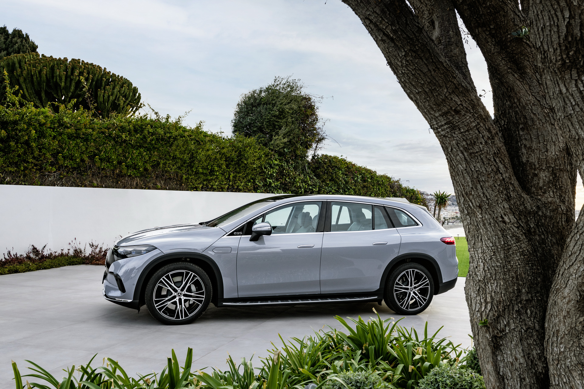 2023 Mercedes-Benz EQS SUV Looks Like The New All-Electric Luxury King Of Its Class