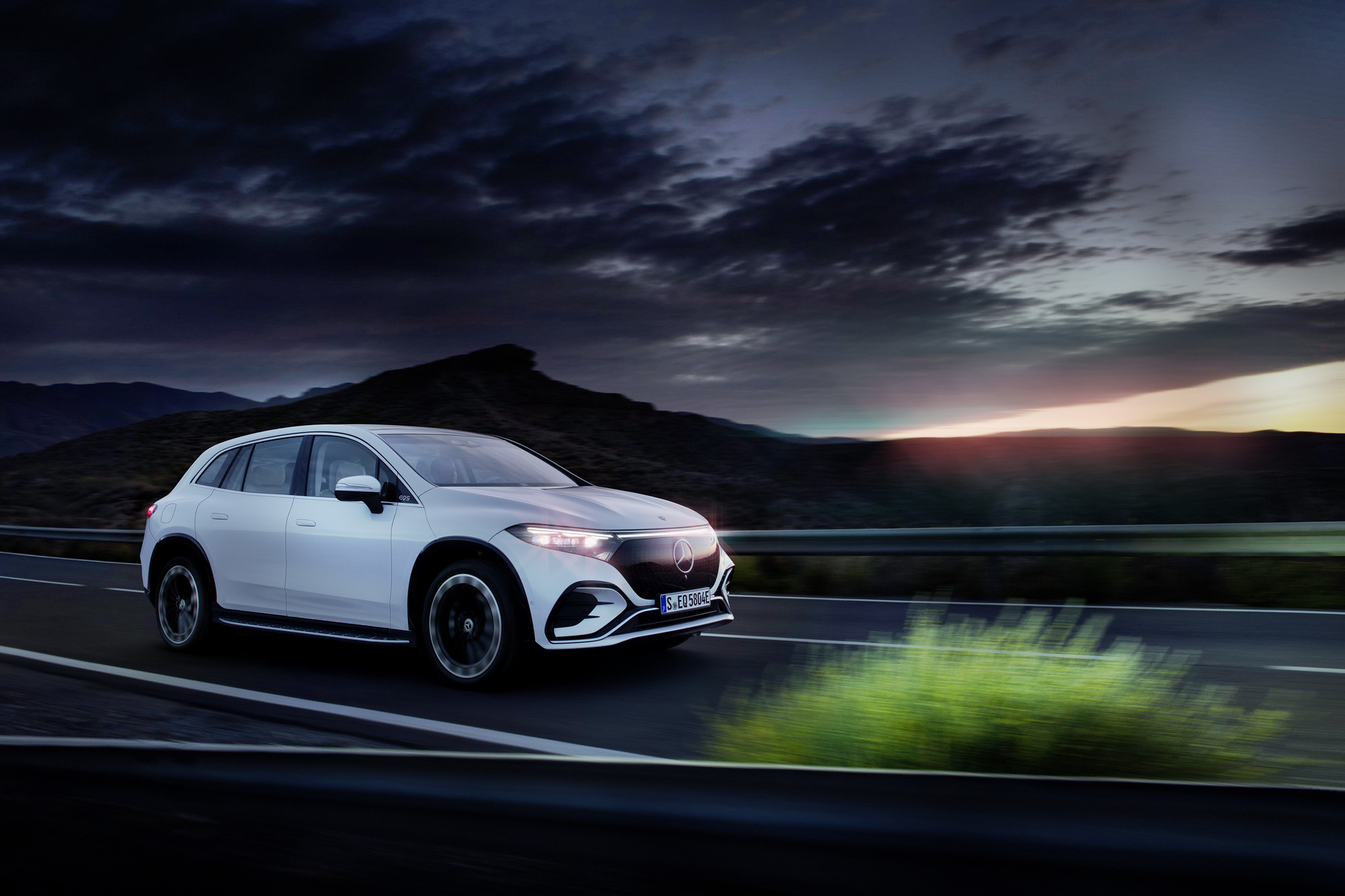 2023 Mercedes-Benz EQS SUV Looks Like The New All-Electric Luxury King Of Its Class