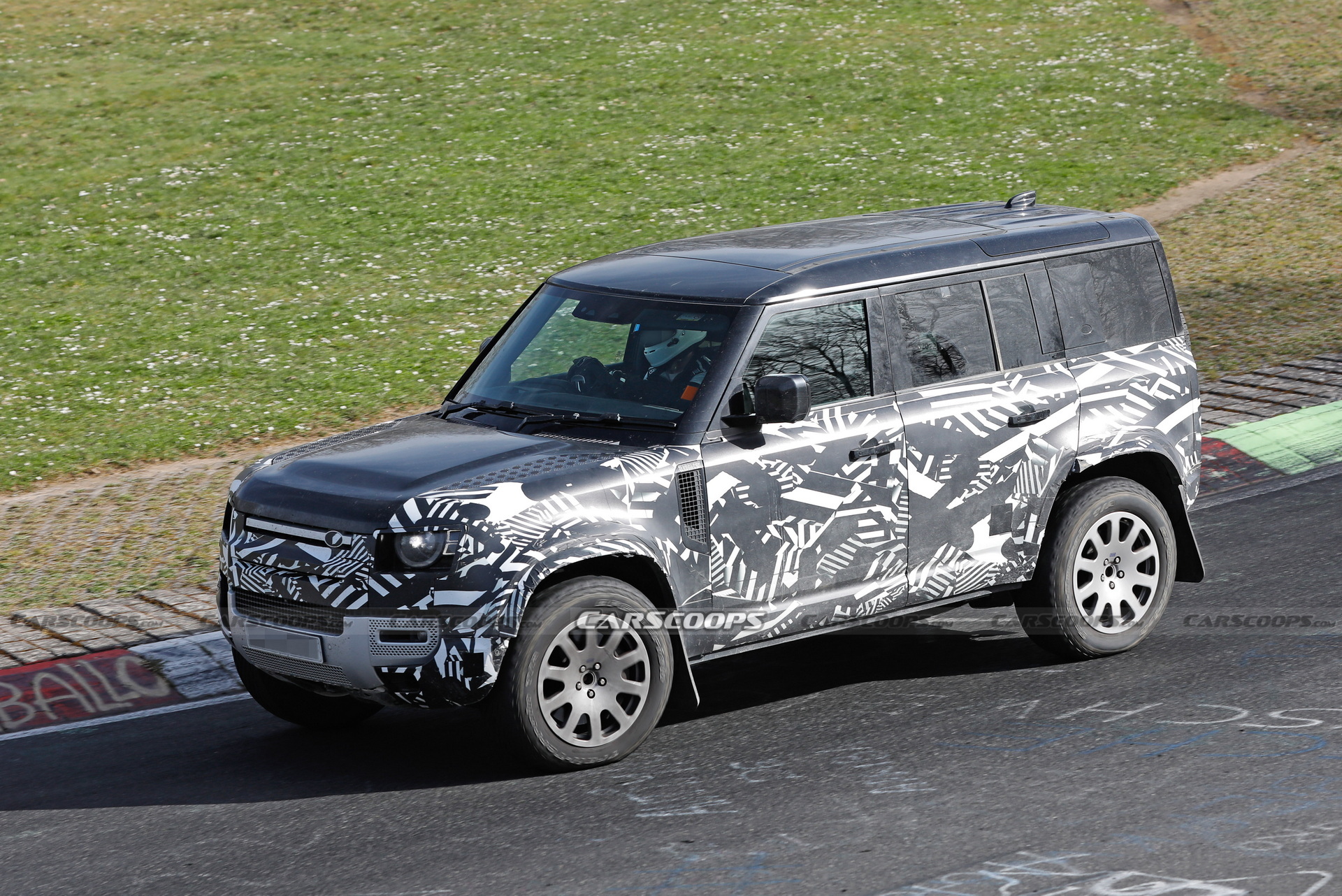 Wild Land Rover Defender SVX / SVR V8 Spied Flexing Its Muscles On The Nurburgring