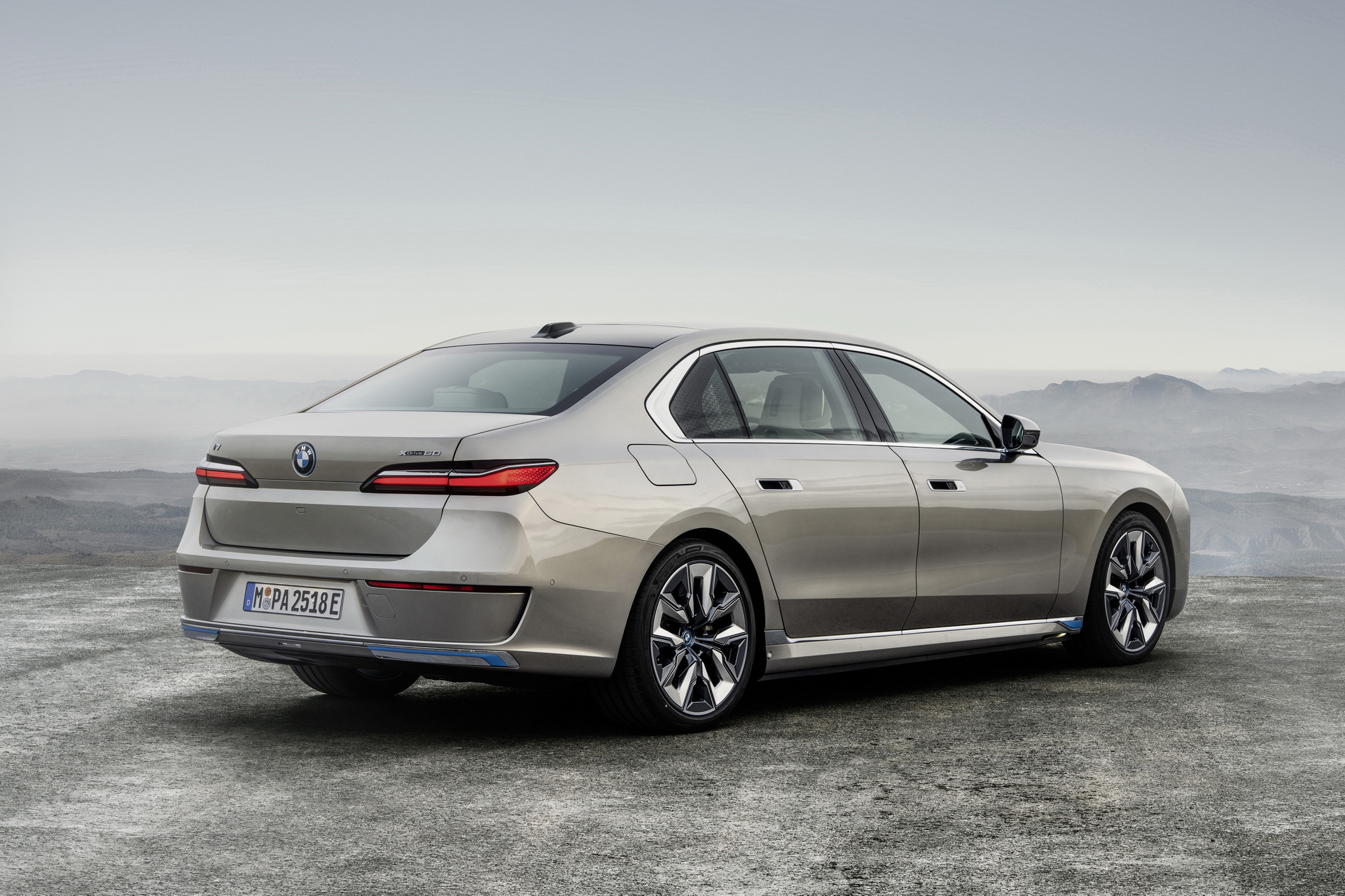 2023 BMW i7 xDrive60 Is First Ever Electric 7-Series, Has 300-Mile Range And Costs $119,300