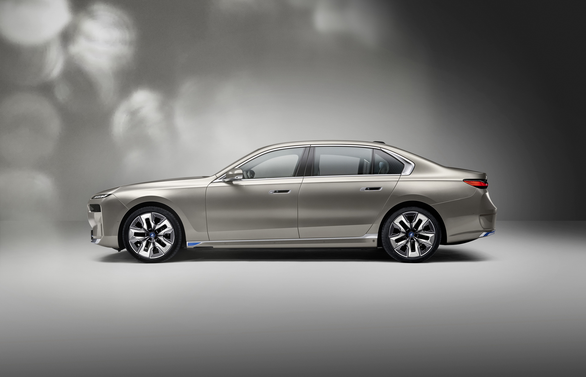 2023 BMW i7 xDrive60 Is First Ever Electric 7-Series, Has 300-Mile Range And Costs $119,300