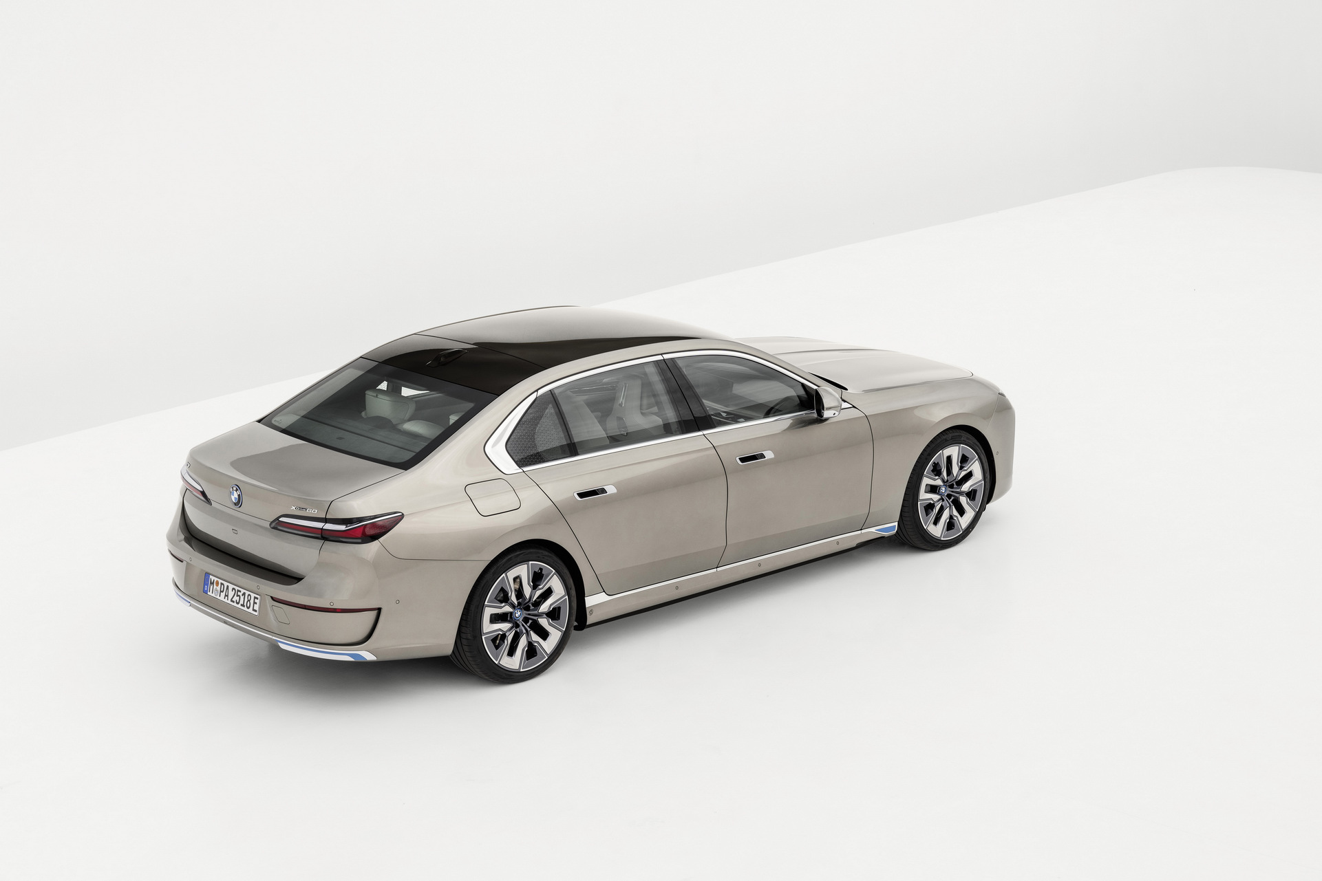 2023 BMW i7 xDrive60 Is First Ever Electric 7-Series, Has 300-Mile Range And Costs $119,300