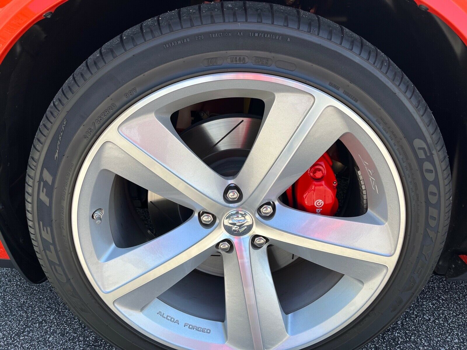 This 1,000-Mile 2008 Dodge Challenger SRT-8 Thinks It’s Worth Almost As Much As A 2022 Hellcat