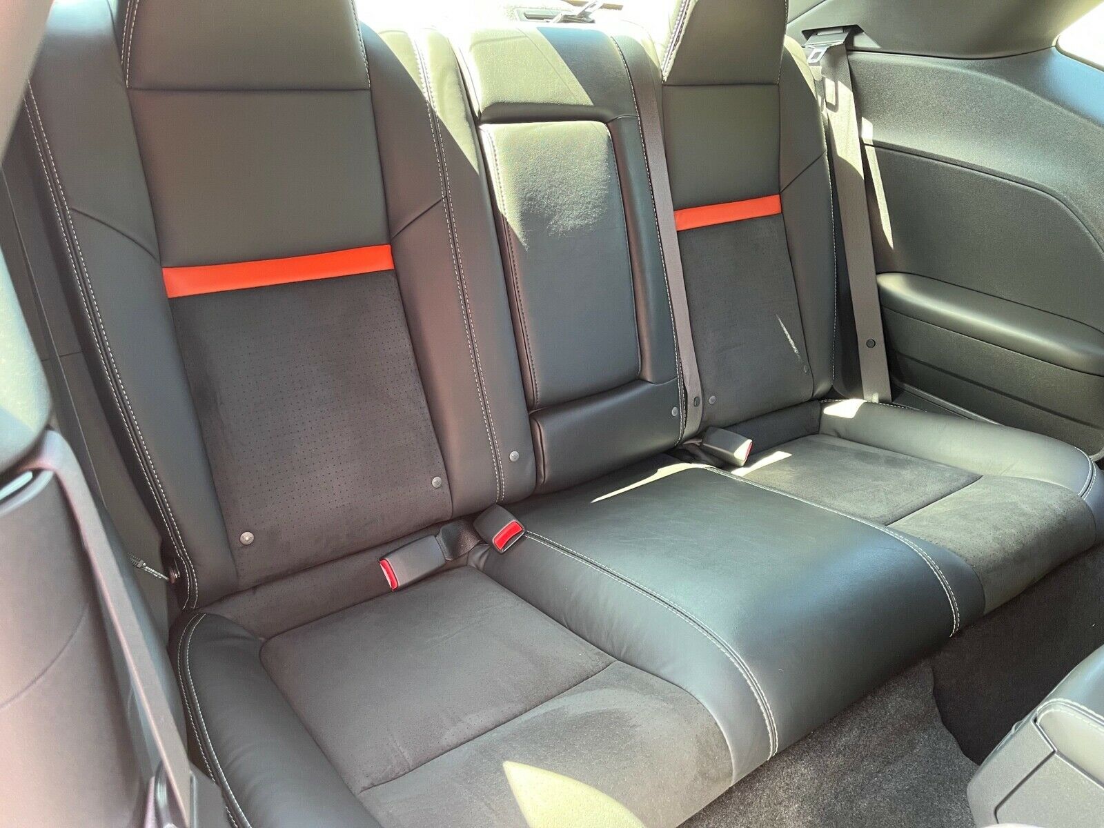 This 1,000-Mile 2008 Dodge Challenger SRT-8 Thinks It’s Worth Almost As Much As A 2022 Hellcat