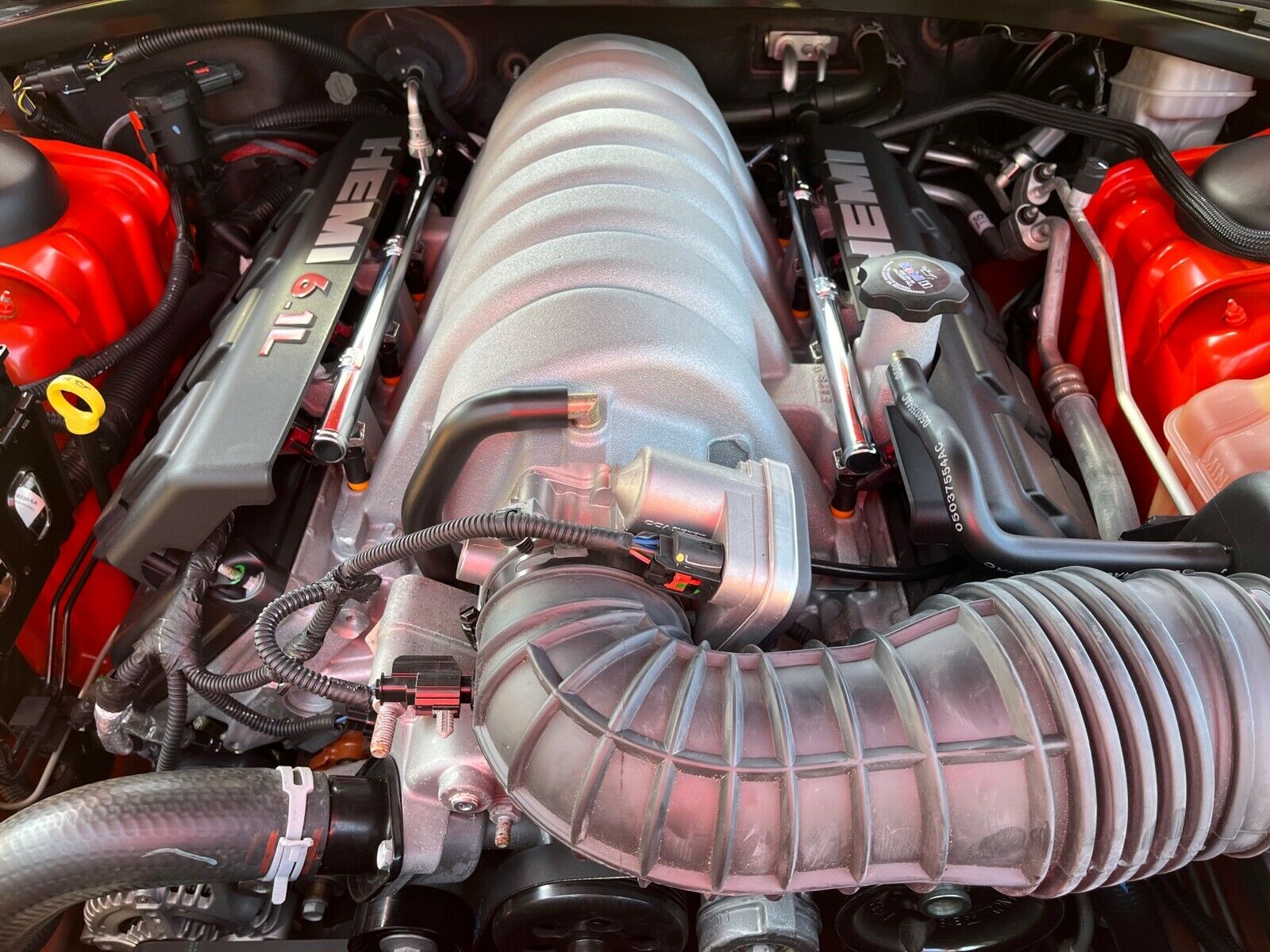 This 1,000-Mile 2008 Dodge Challenger SRT-8 Thinks It’s Worth Almost As Much As A 2022 Hellcat