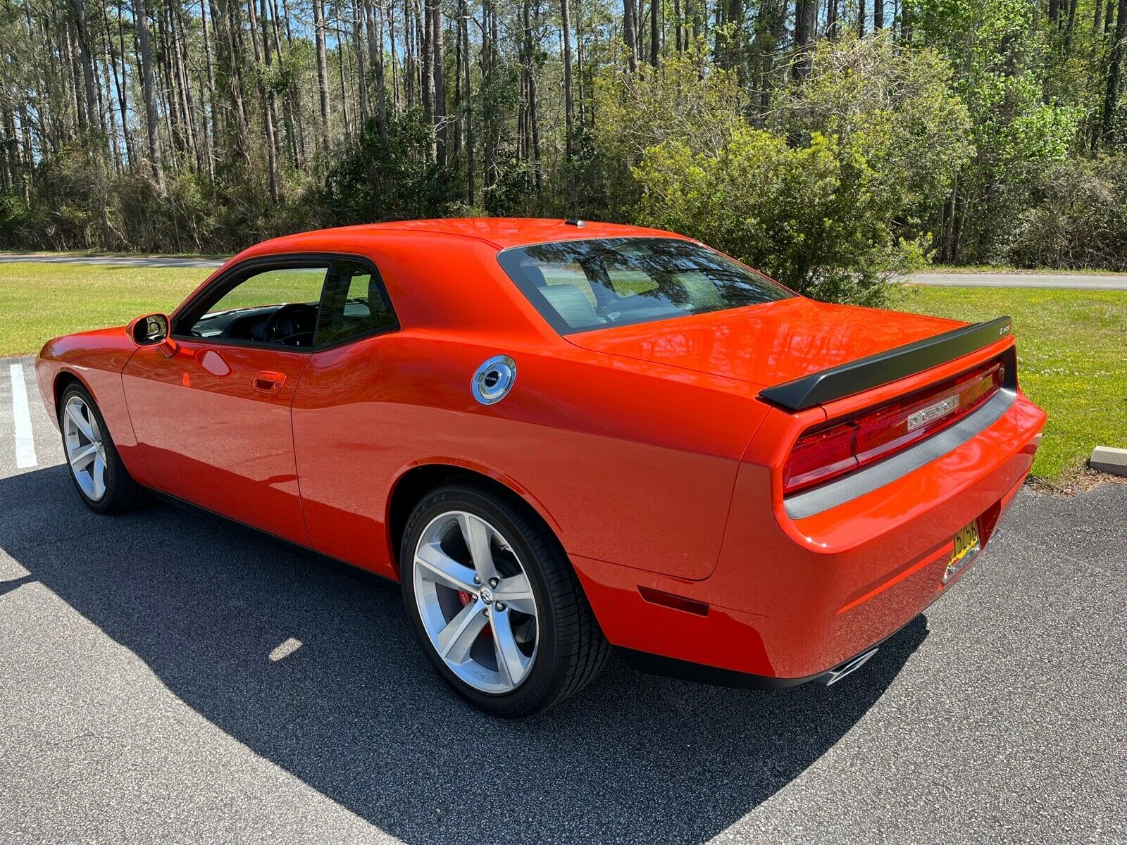 This 1,000-Mile 2008 Dodge Challenger SRT-8 Thinks It’s Worth Almost As Much As A 2022 Hellcat