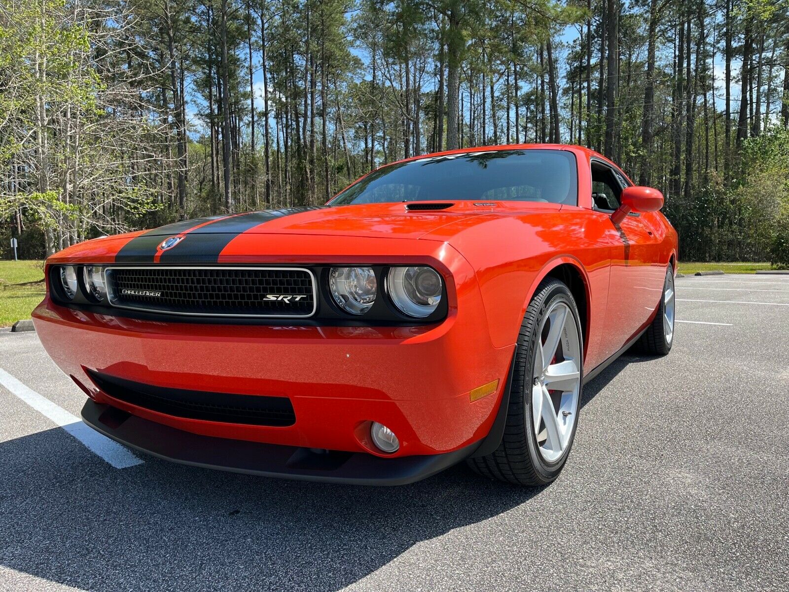 This 1,000-Mile 2008 Dodge Challenger SRT-8 Thinks It’s Worth Almost As Much As A 2022 Hellcat
