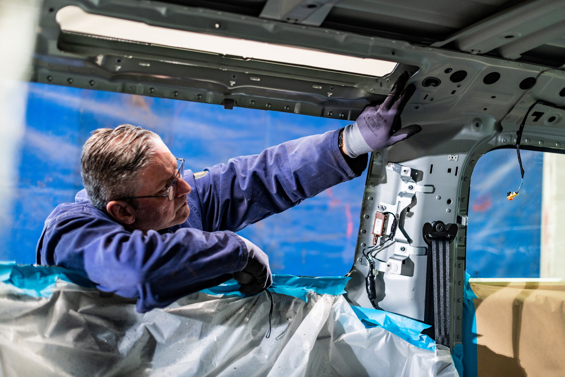 Want A New Land Rover Defender 90 Convertible? Heritage Customs Will Make You One