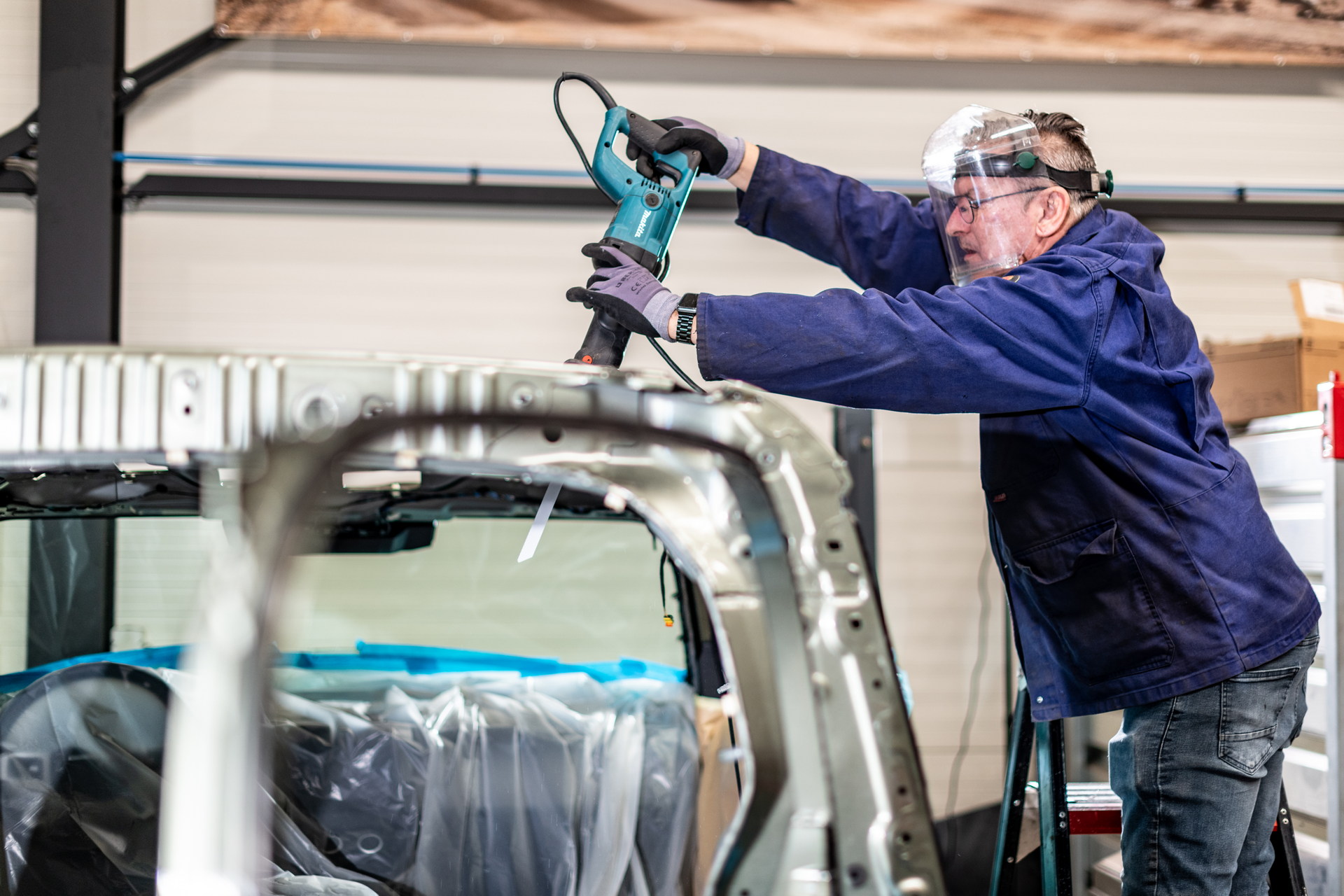 Want A New Land Rover Defender 90 Convertible? Heritage Customs Will Make You One