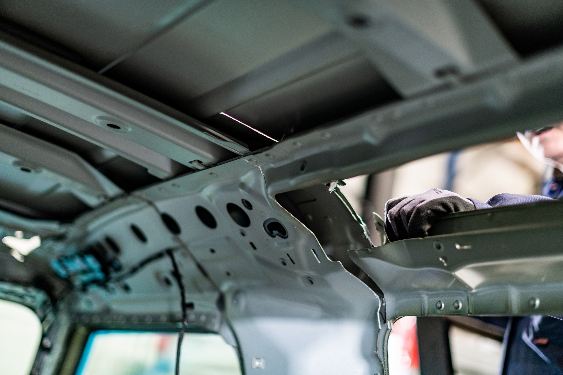 Want A New Land Rover Defender 90 Convertible? Heritage Customs Will Make You One