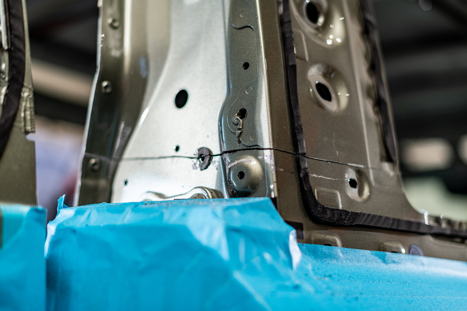 Want A New Land Rover Defender 90 Convertible? Heritage Customs Will Make You One