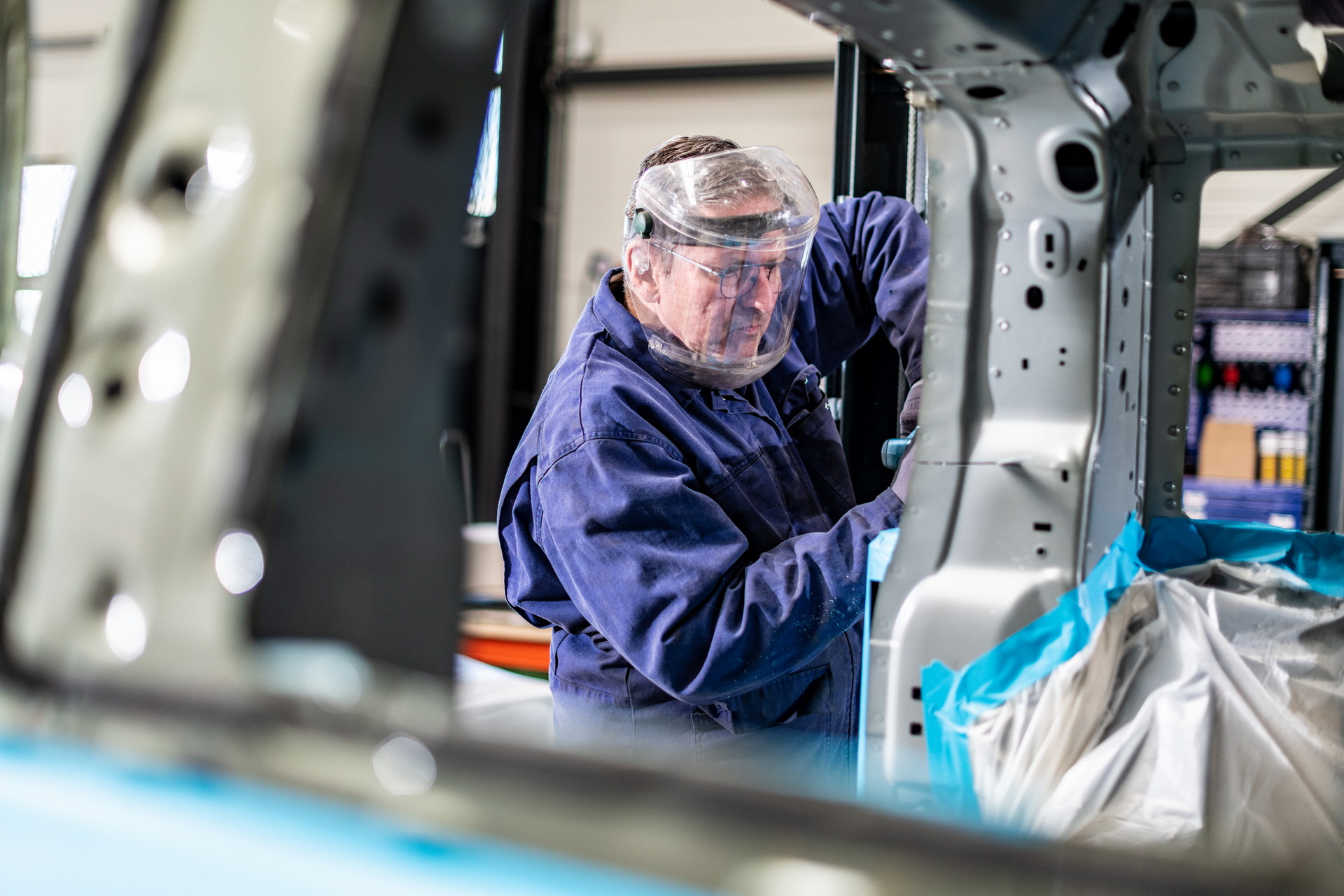 Want A New Land Rover Defender 90 Convertible? Heritage Customs Will Make You One