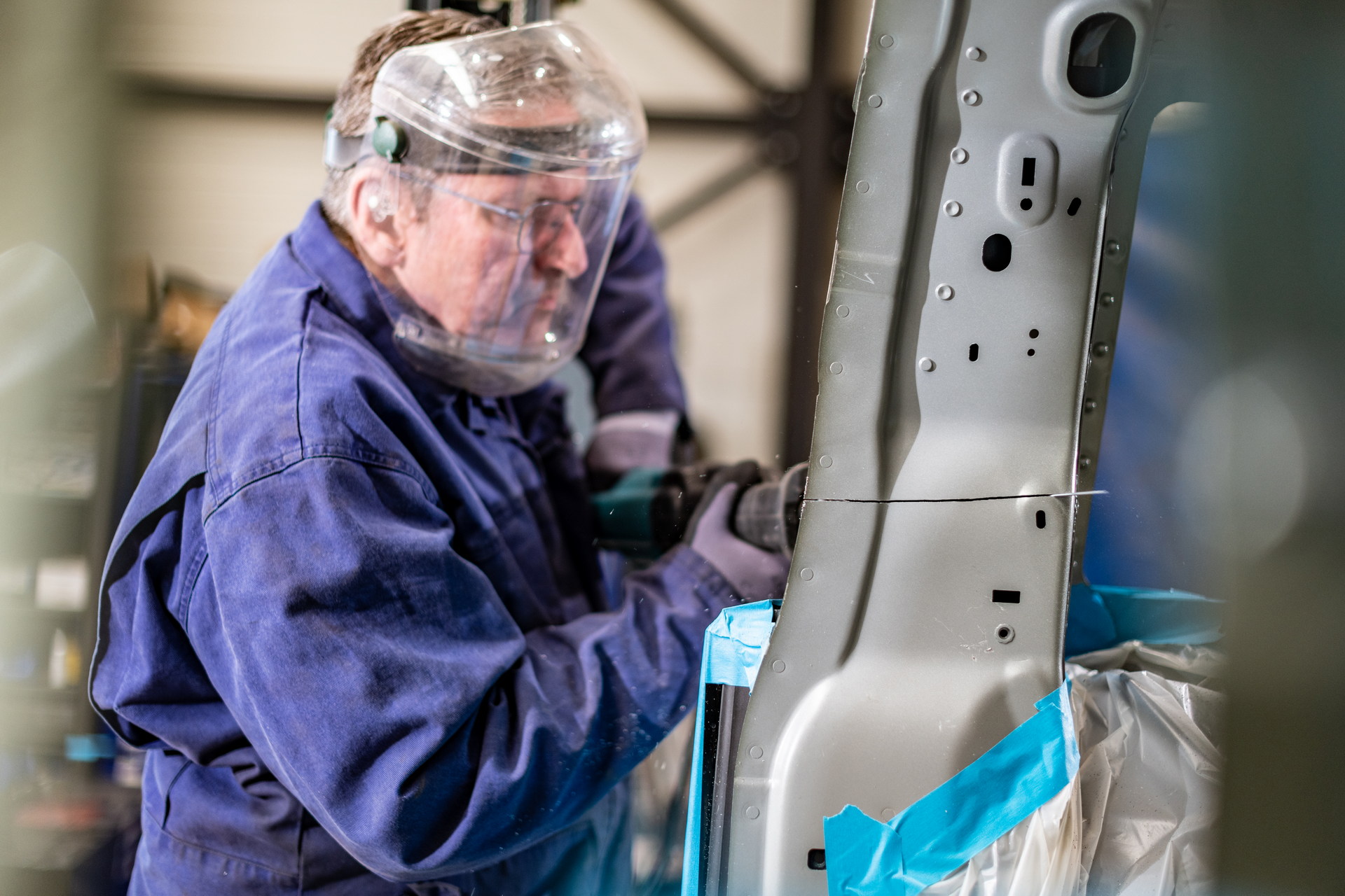 Want A New Land Rover Defender 90 Convertible? Heritage Customs Will Make You One