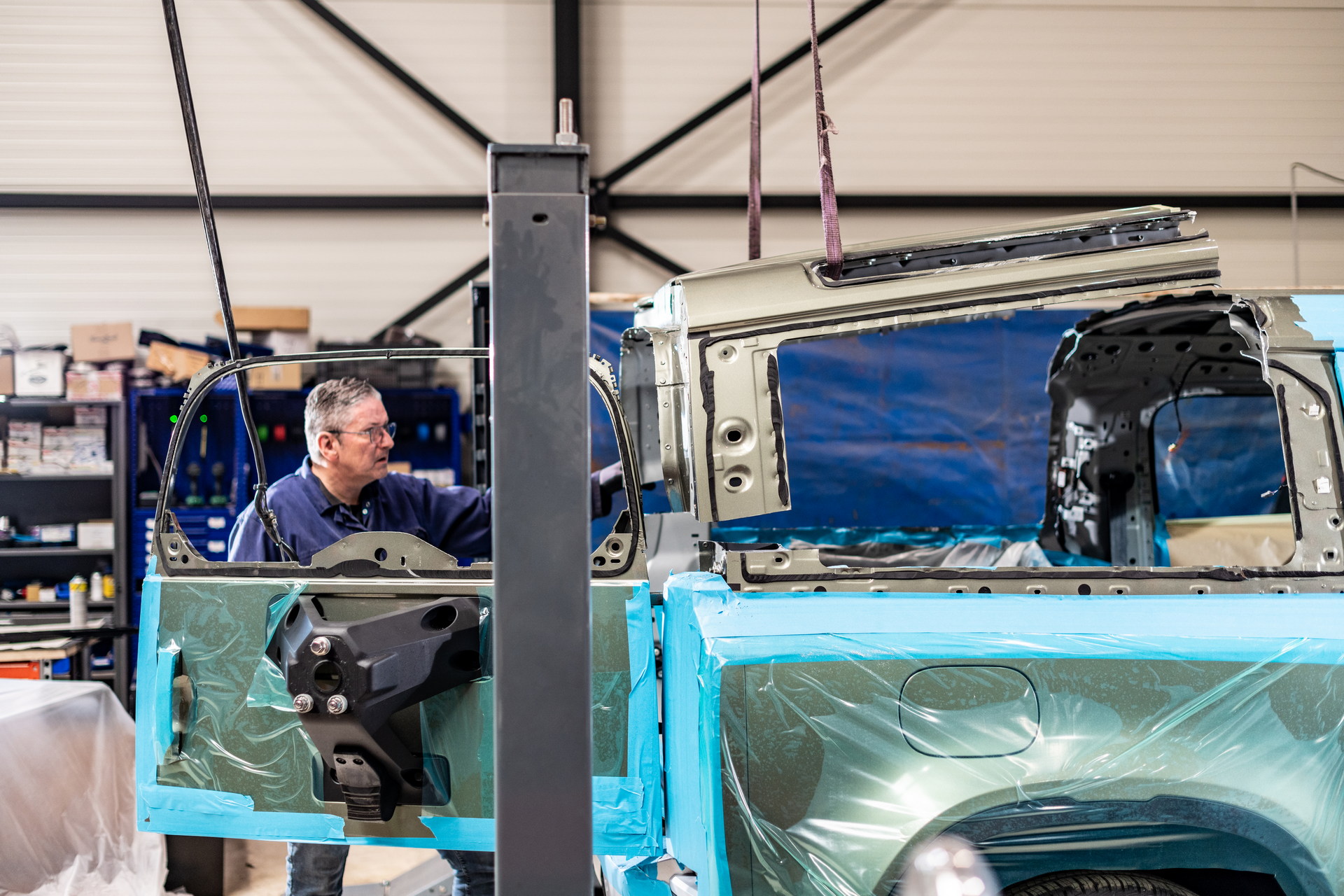 Want A New Land Rover Defender 90 Convertible? Heritage Customs Will Make You One