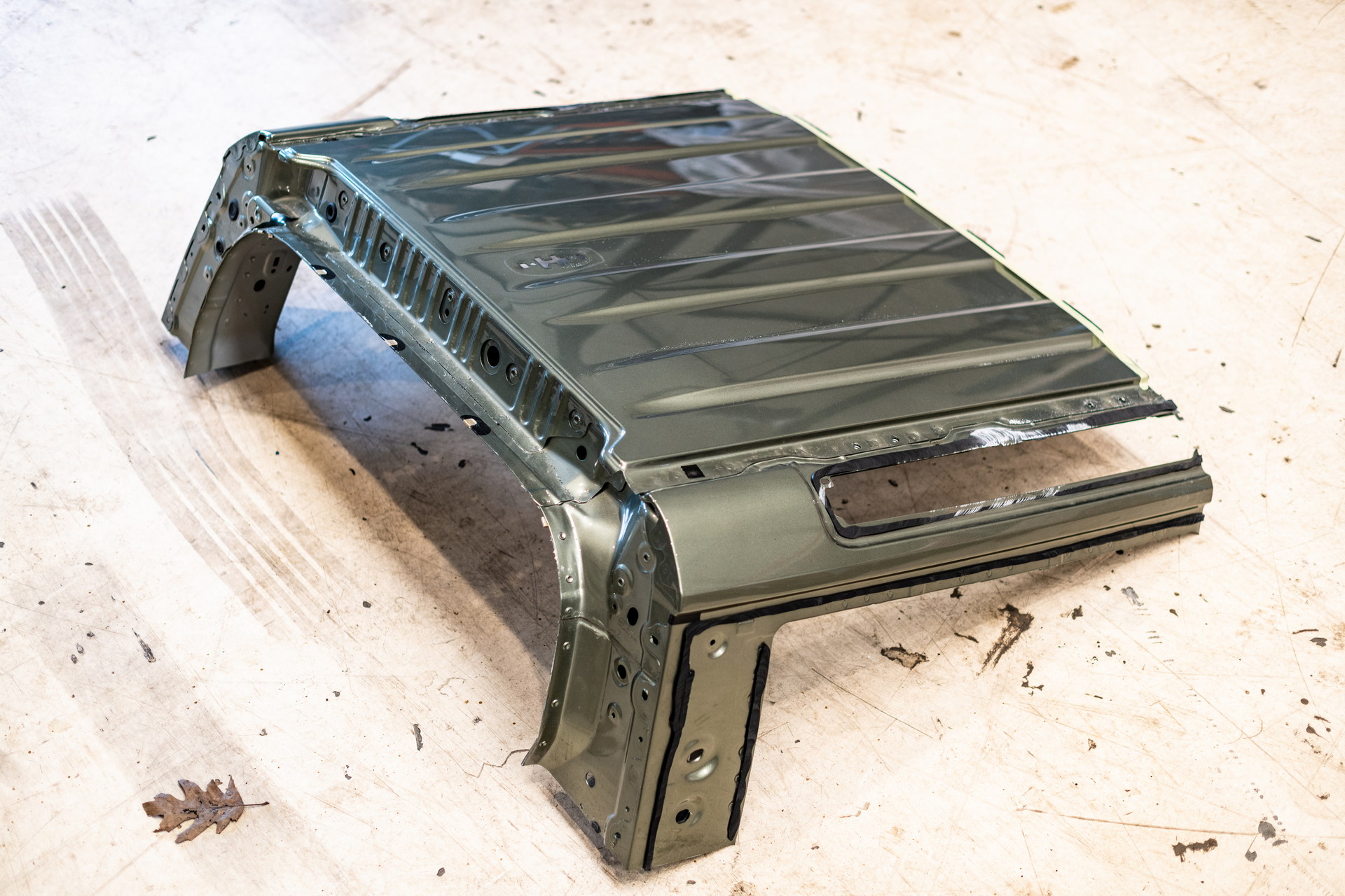 Want A New Land Rover Defender 90 Convertible? Heritage Customs Will Make You One