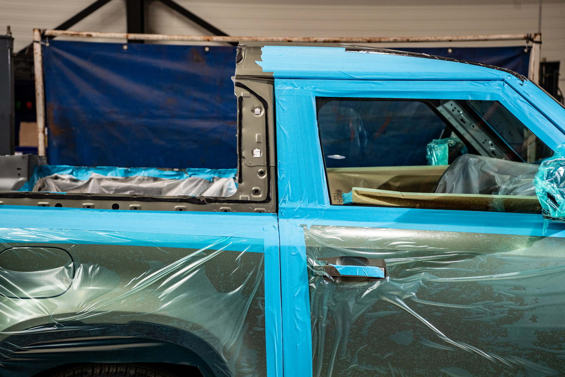 Want A New Land Rover Defender 90 Convertible? Heritage Customs Will Make You One