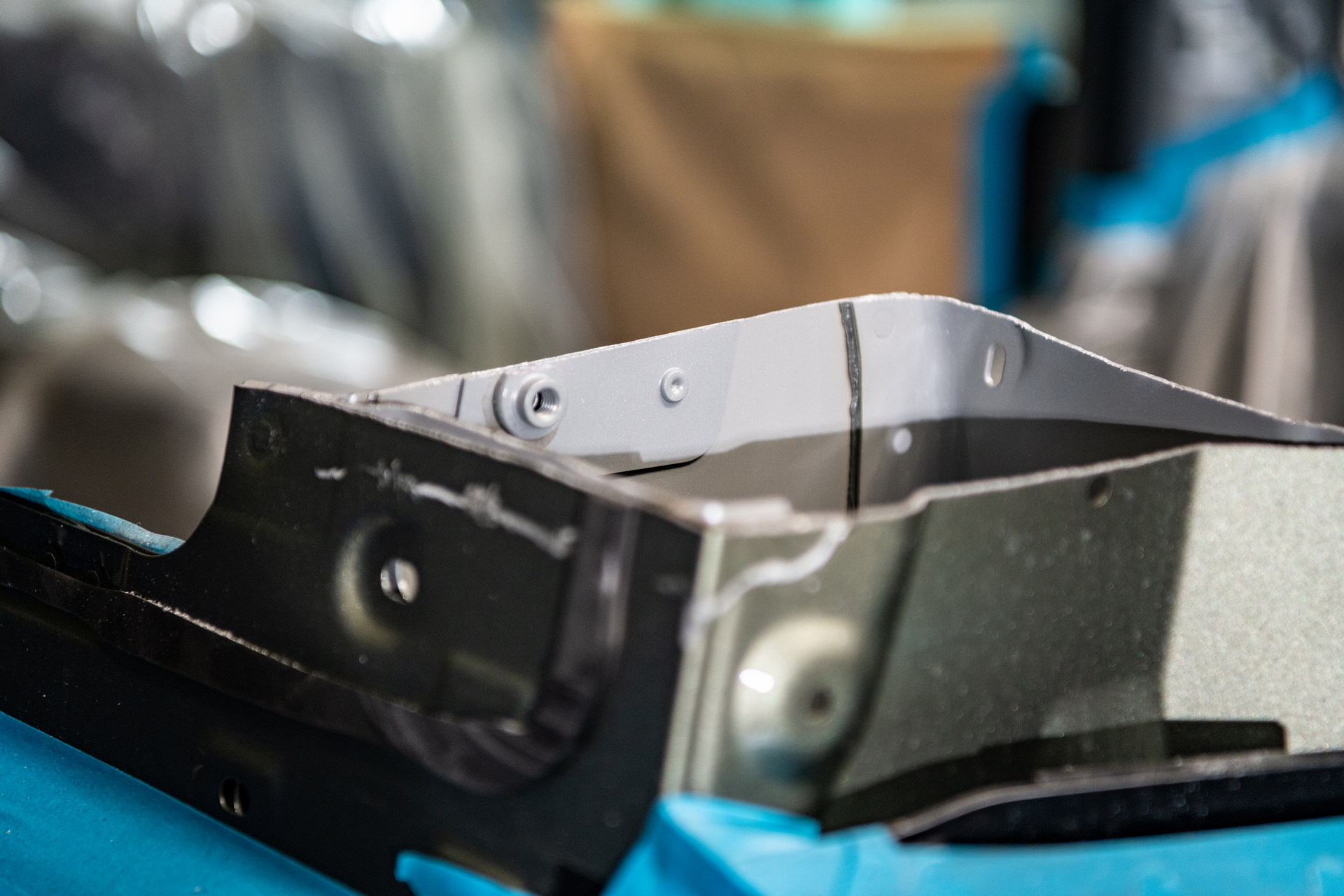 Want A New Land Rover Defender 90 Convertible? Heritage Customs Will Make You One