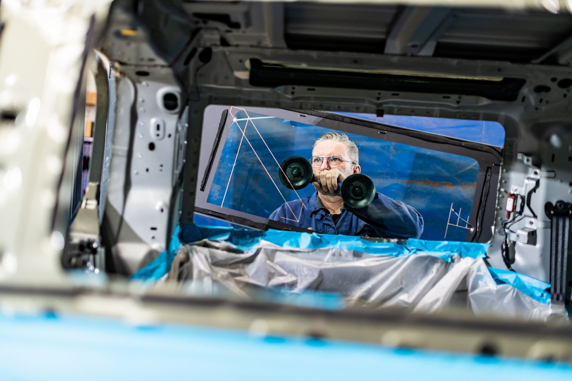 Want A New Land Rover Defender 90 Convertible? Heritage Customs Will Make You One