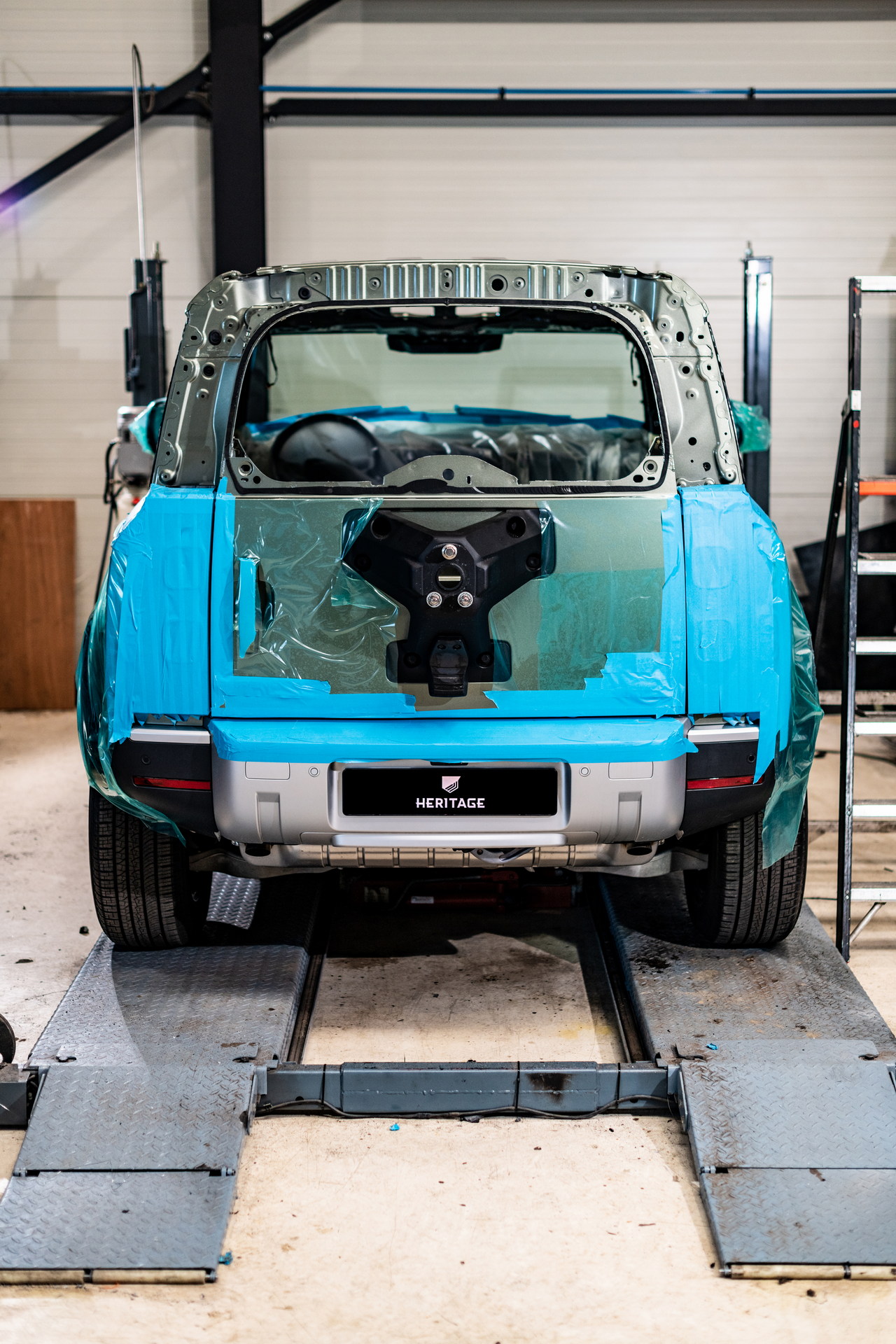 Want A New Land Rover Defender 90 Convertible? Heritage Customs Will Make You One