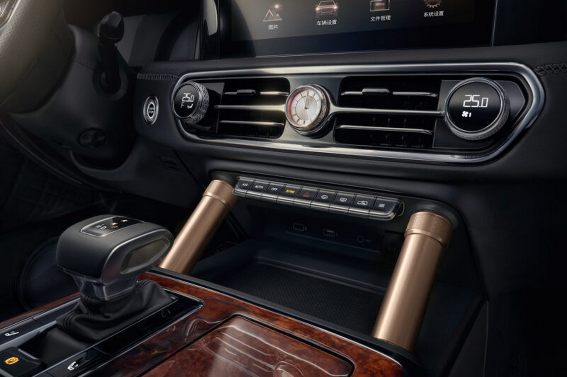 Hongqi LS7 Is A Larger-Than-Life Cadillac Escalade Rival From China